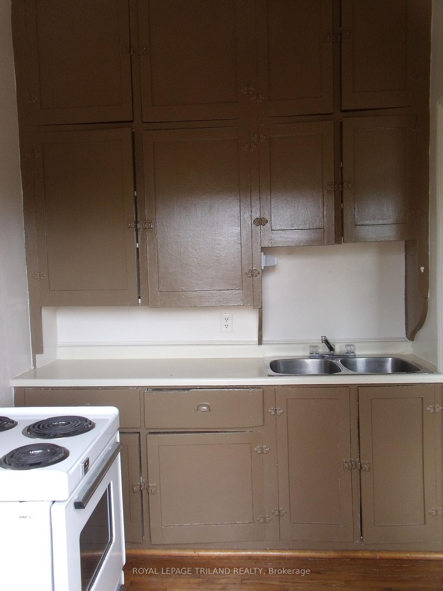 Photo 25 of 92 Moore Street N, St. Thomas — HOMEH