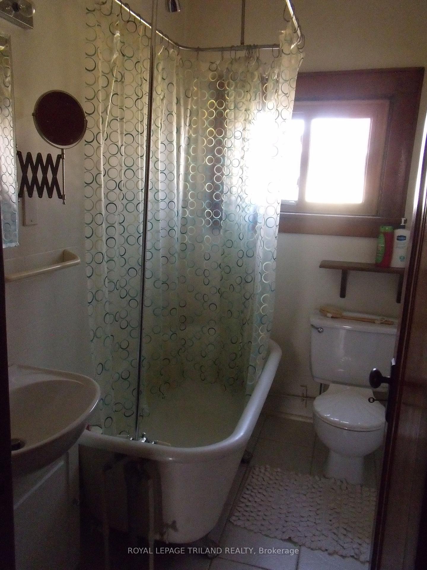 Photo 37 of 92 Moore Street N, St. Thomas — HOMEH