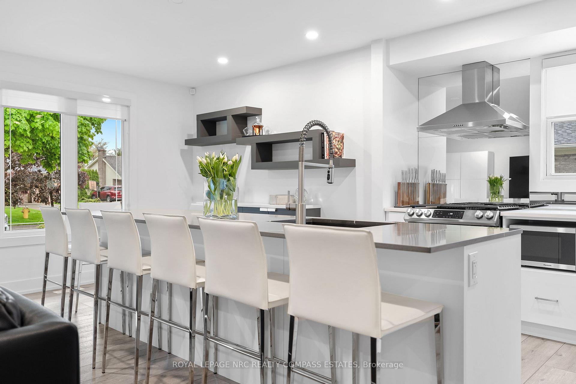 Photo 4 of 10 Belair Drive, St. Catharines, Port Dalhousie — HOMEH