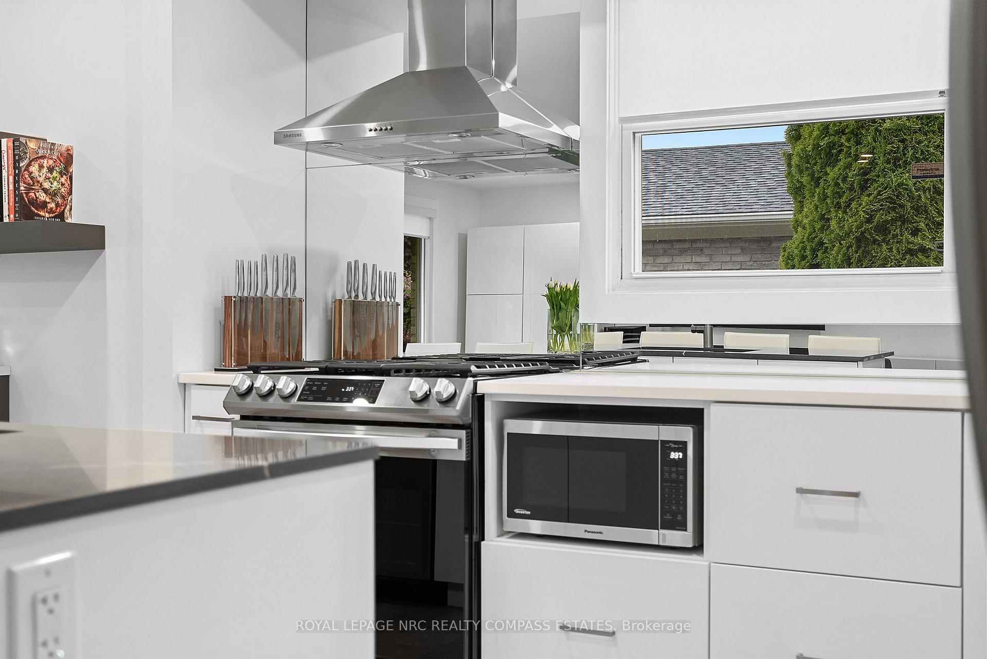 Photo 5 of 10 Belair Drive, St. Catharines, Port Dalhousie — HOMEH