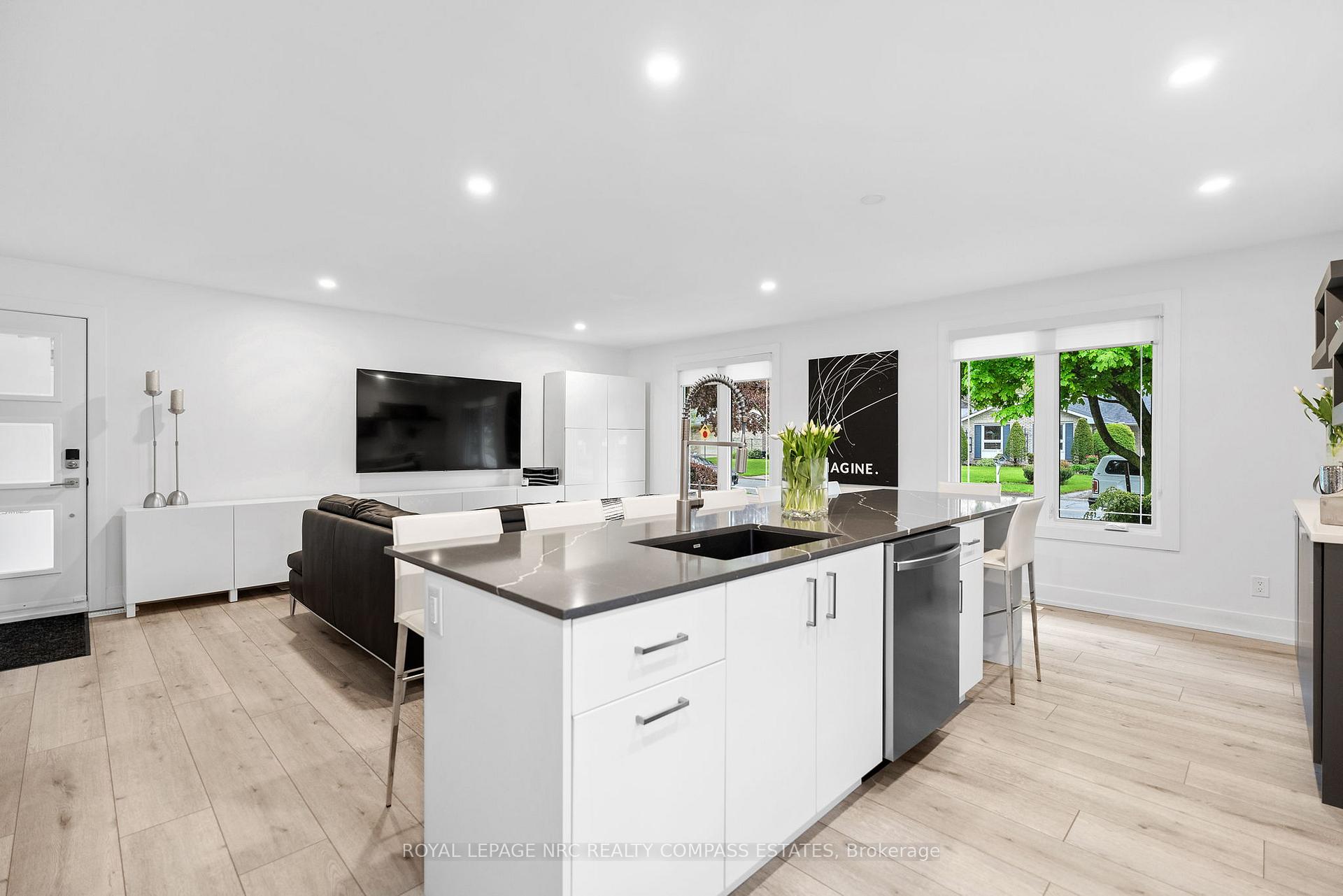 Photo 14 of 10 Belair Drive, St. Catharines, Port Dalhousie — HOMEH