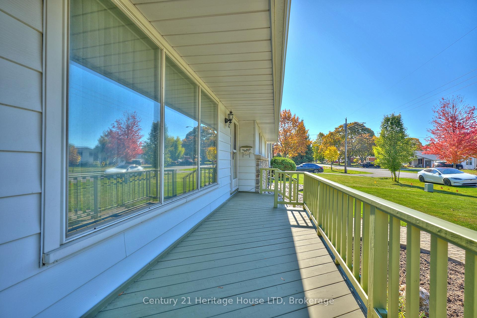 Photo 3 of 82 Wakelin Terrace, St. Catharines, Carlton/Bunting — HOMEH
