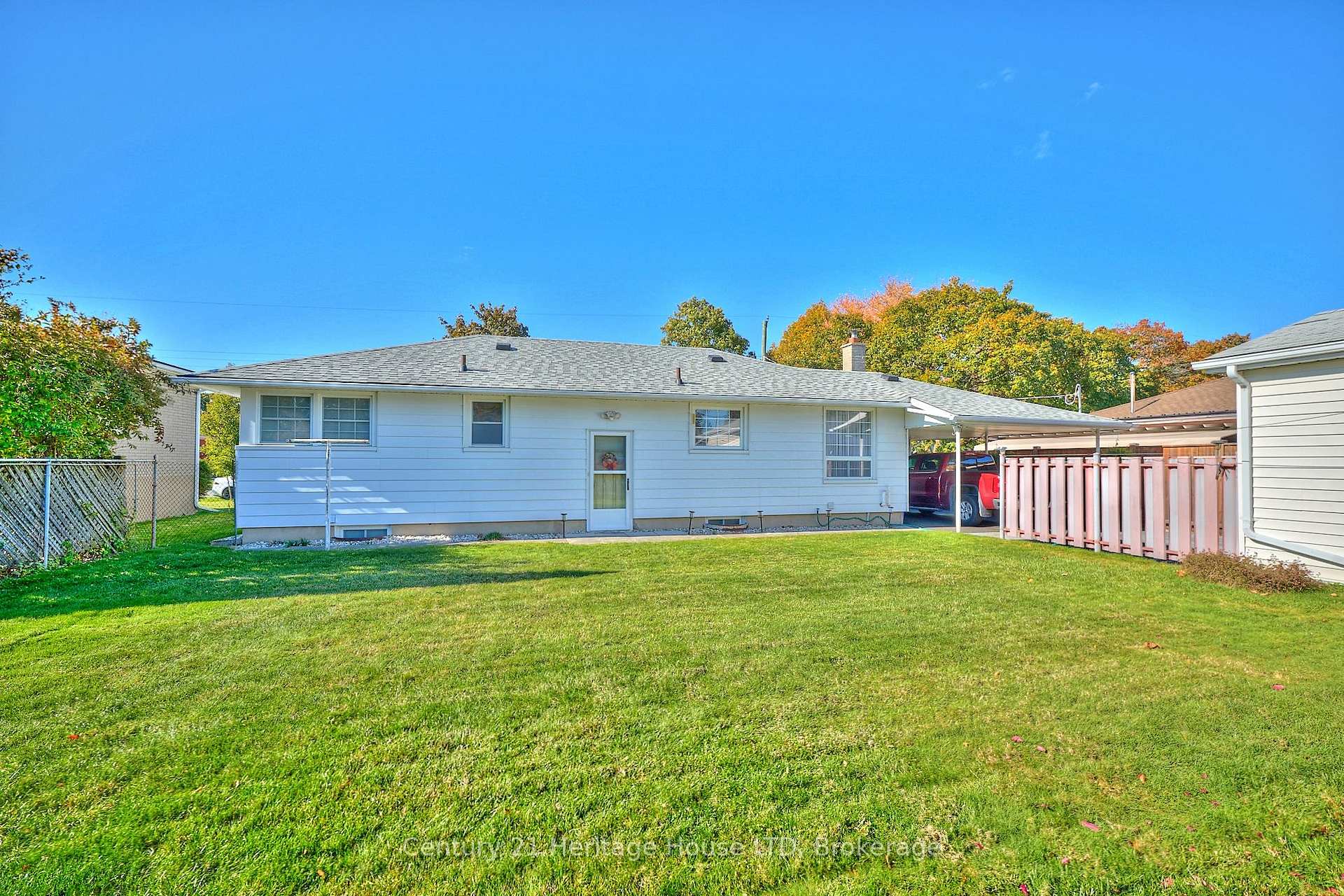 Photo 7 of 82 Wakelin Terrace, St. Catharines, Carlton/Bunting — HOMEH