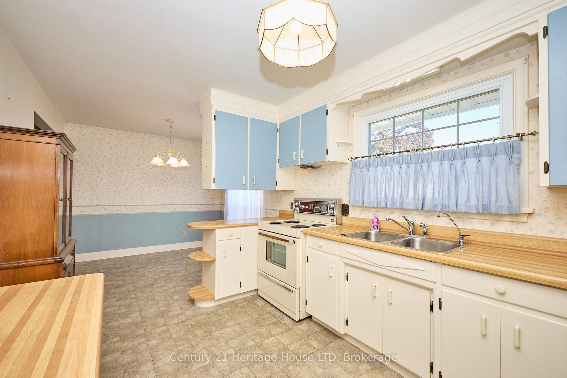 Photo 9 of 82 Wakelin Terrace, St. Catharines, Carlton/Bunting — HOMEH
