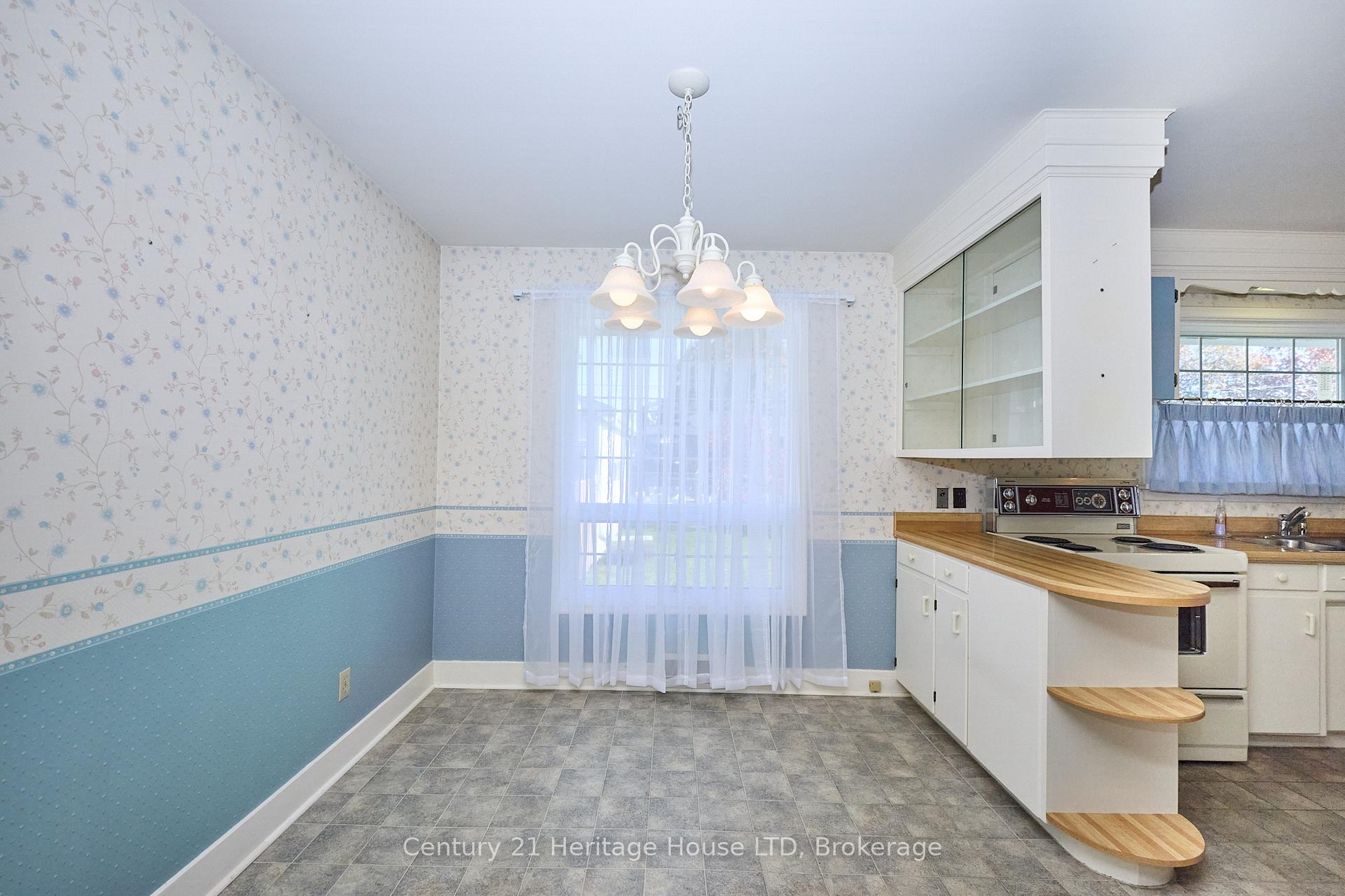 Photo 10 of 82 Wakelin Terrace, St. Catharines, Carlton/Bunting — HOMEH