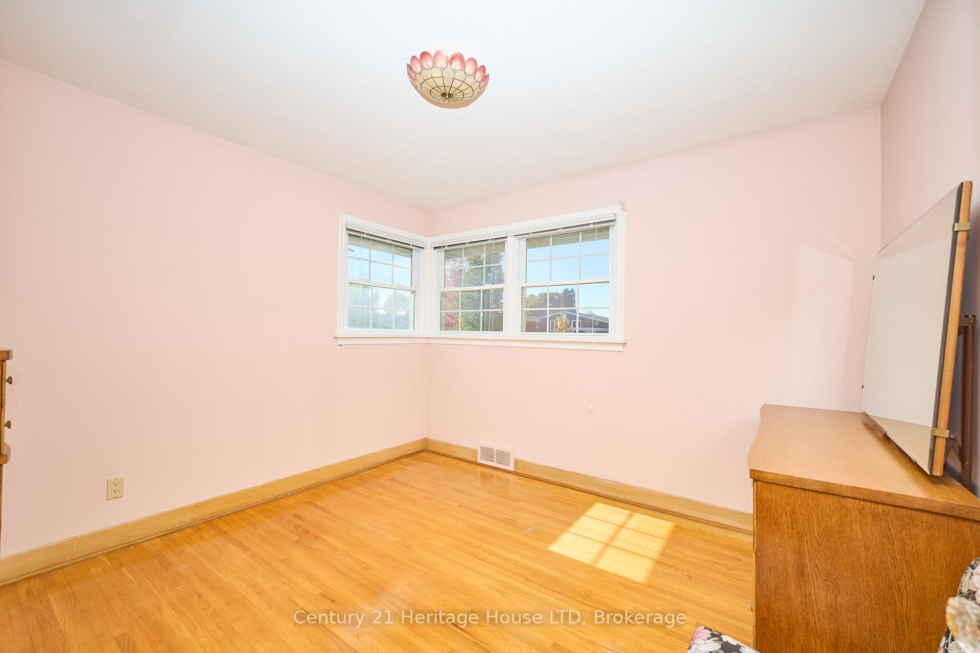 Photo 19 of 82 Wakelin Terrace, St. Catharines, Carlton/Bunting — HOMEH