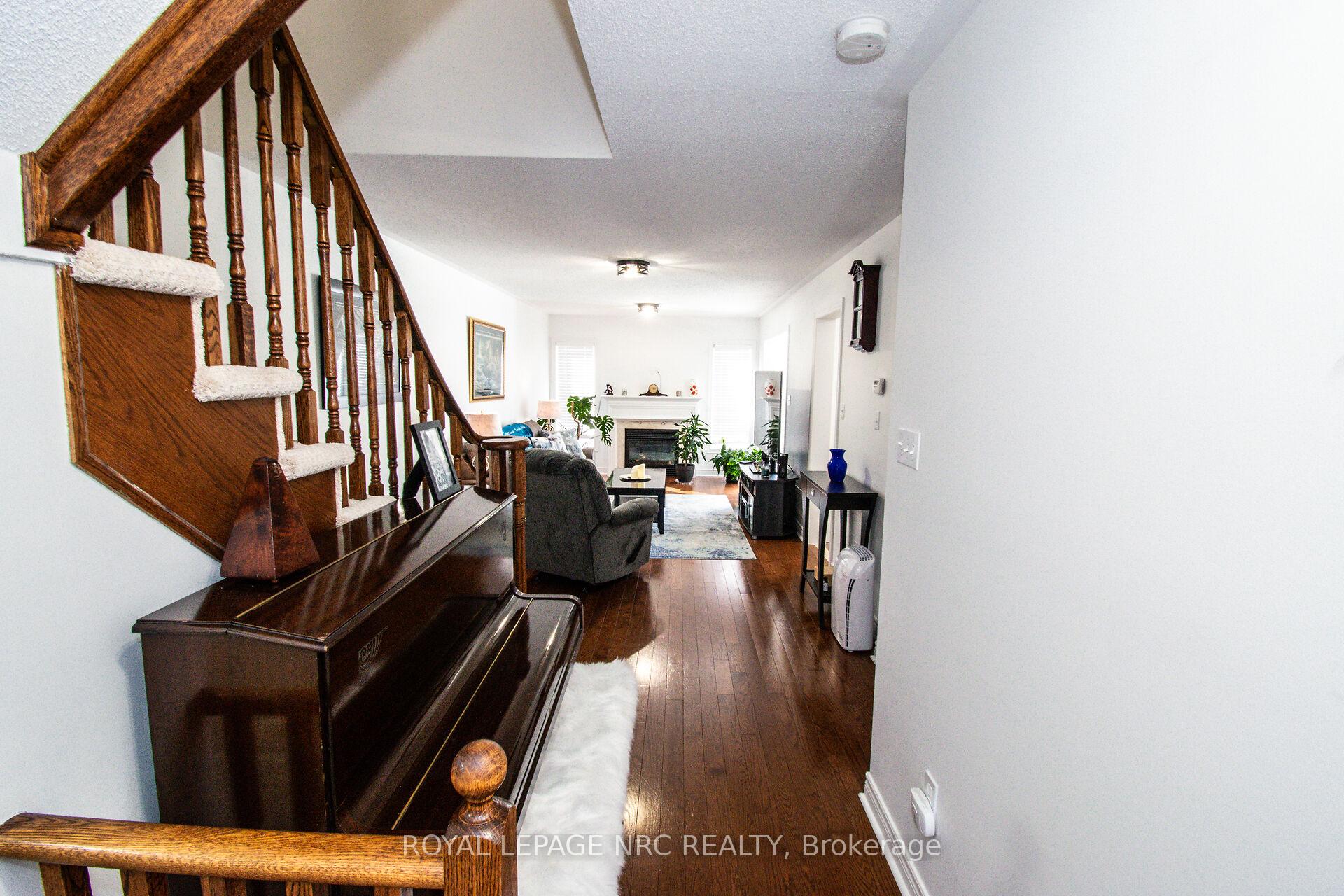 Photo 5 of 29 Colonel Lyall Street, St. Catharines, Secord Woods — HOMEH