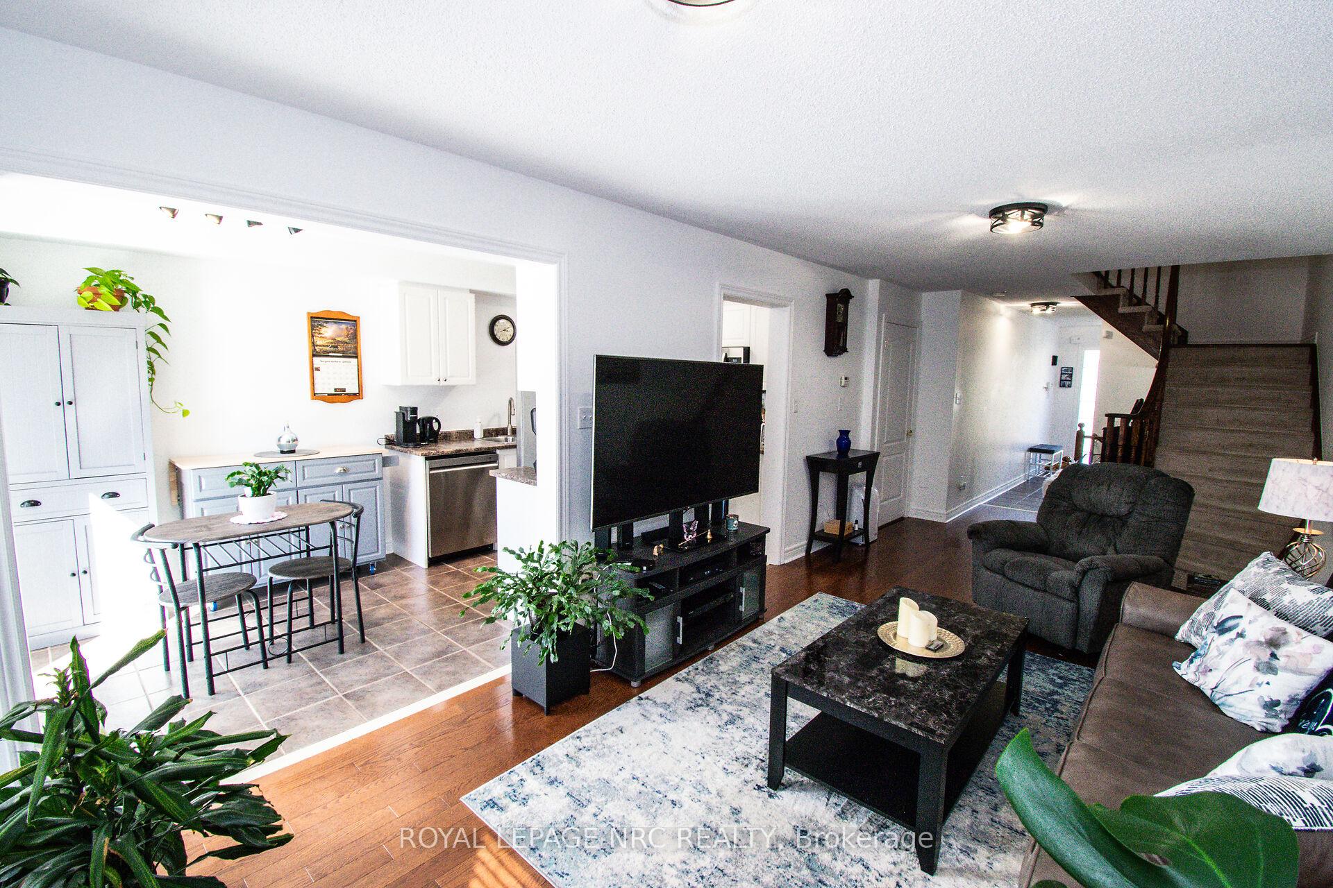 Photo 12 of 29 Colonel Lyall Street, St. Catharines, Secord Woods — HOMEH