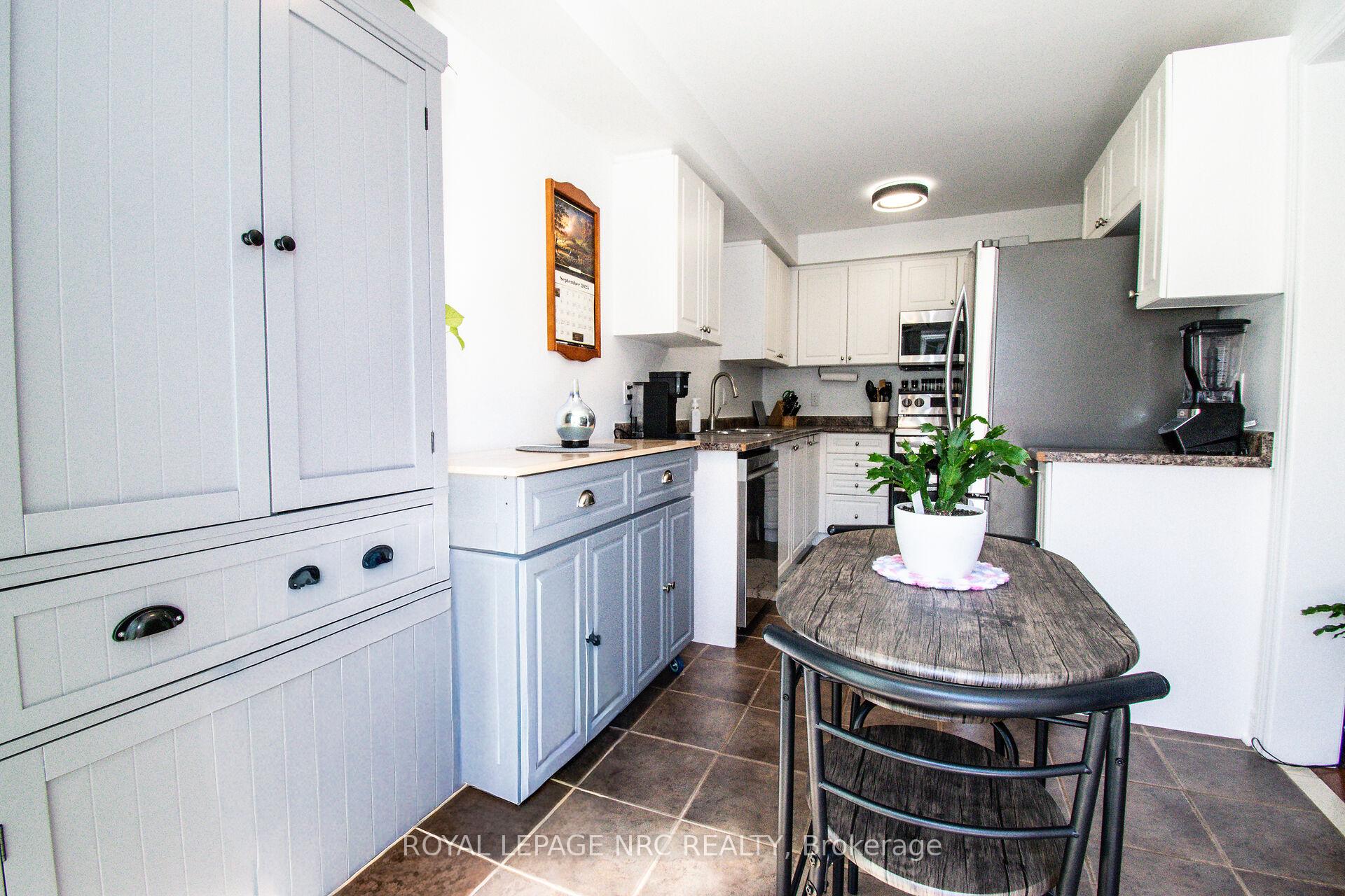 Photo 13 of 29 Colonel Lyall Street, St. Catharines, Secord Woods — HOMEH