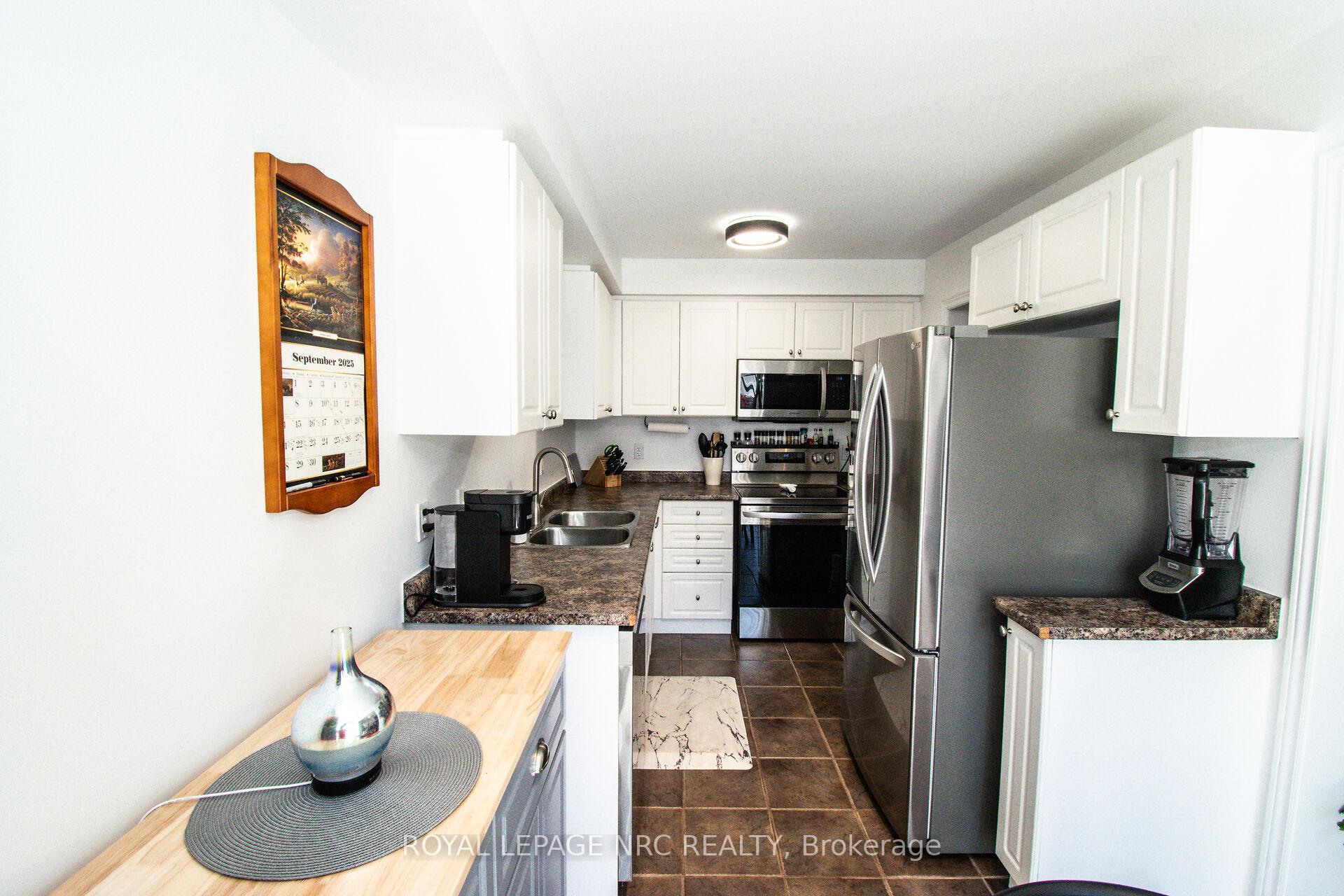 Photo 14 of 29 Colonel Lyall Street, St. Catharines, Secord Woods — HOMEH
