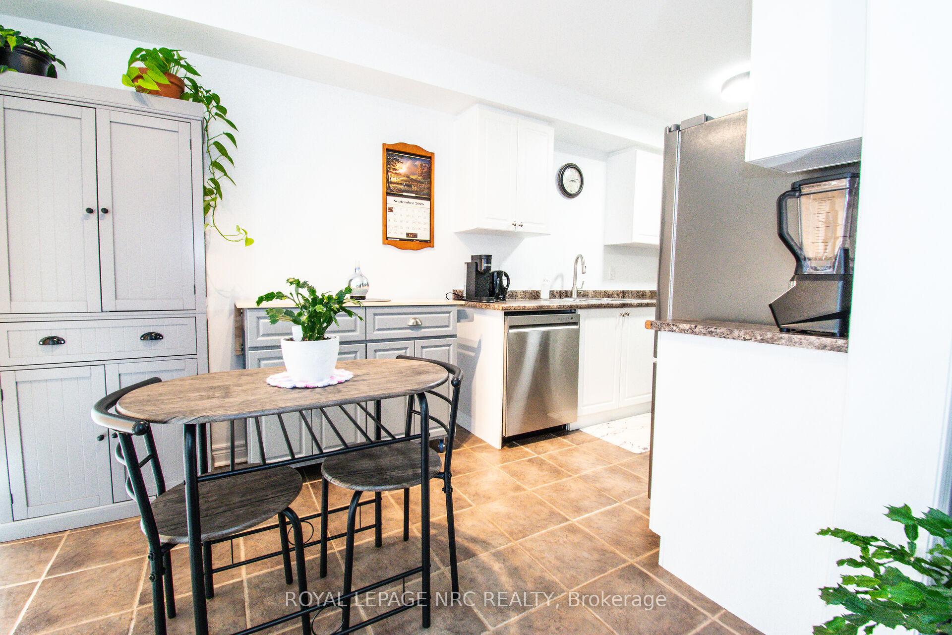 Photo 15 of 29 Colonel Lyall Street, St. Catharines, Secord Woods — HOMEH