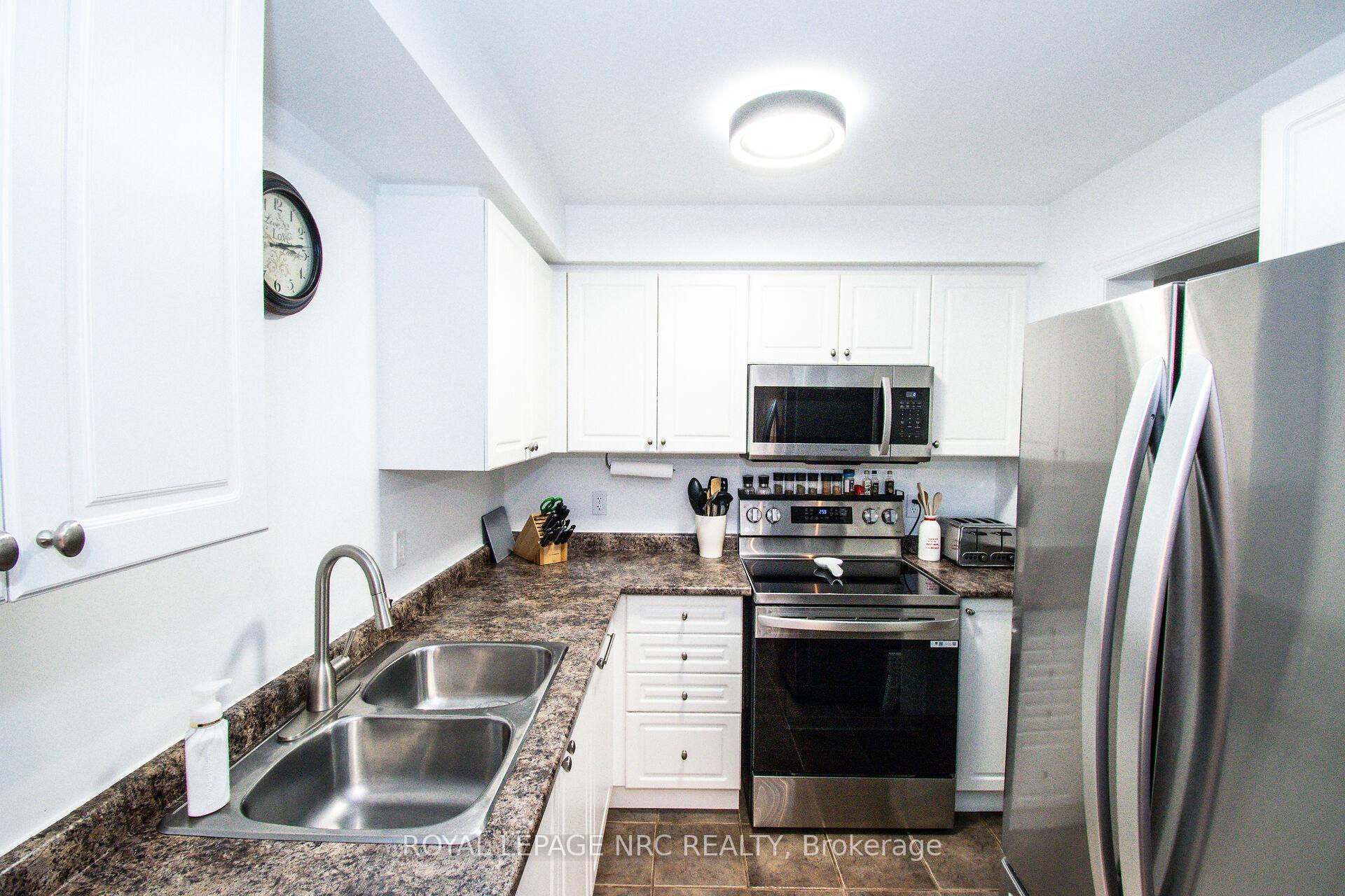 Photo 16 of 29 Colonel Lyall Street, St. Catharines, Secord Woods — HOMEH