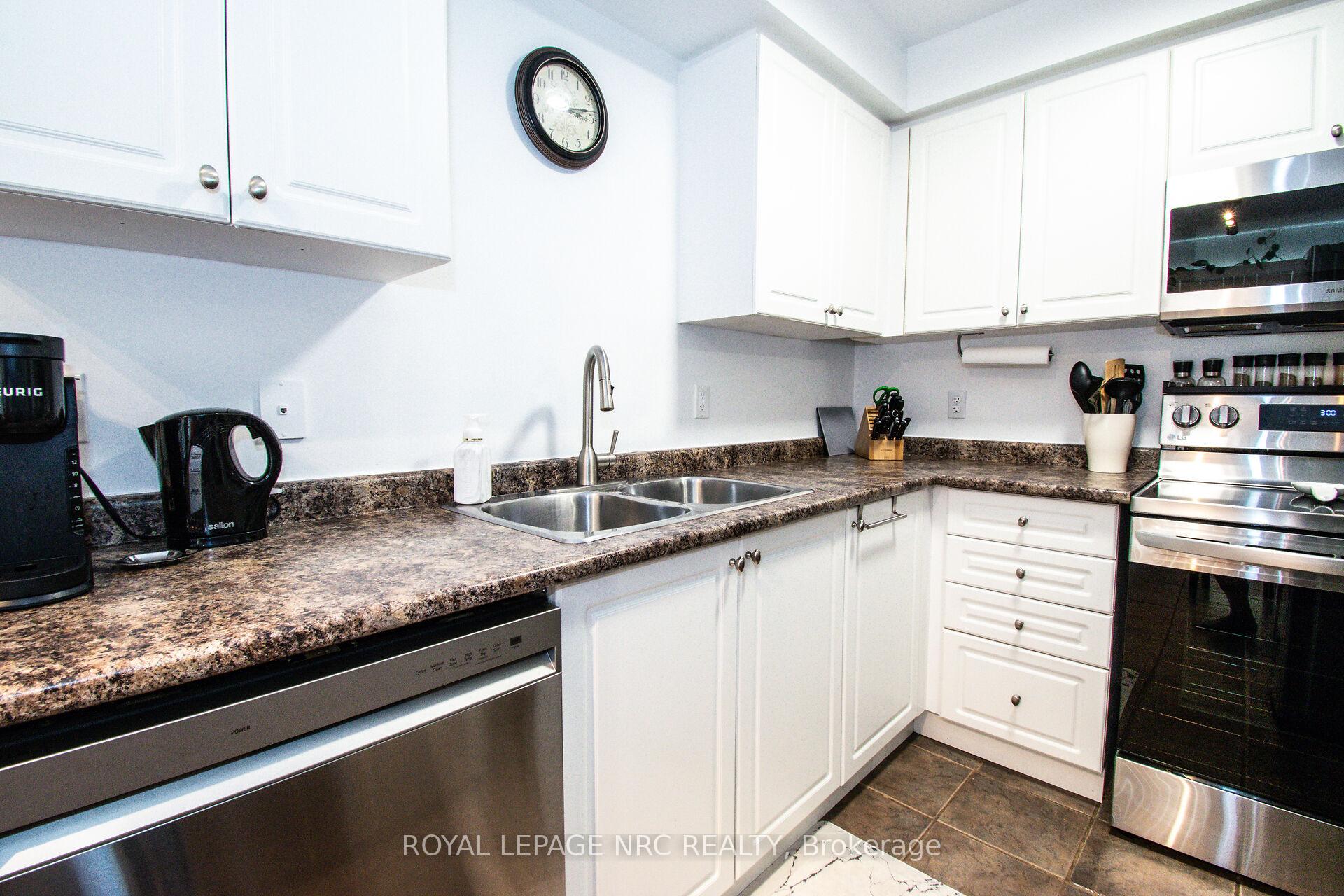 Photo 17 of 29 Colonel Lyall Street, St. Catharines, Secord Woods — HOMEH