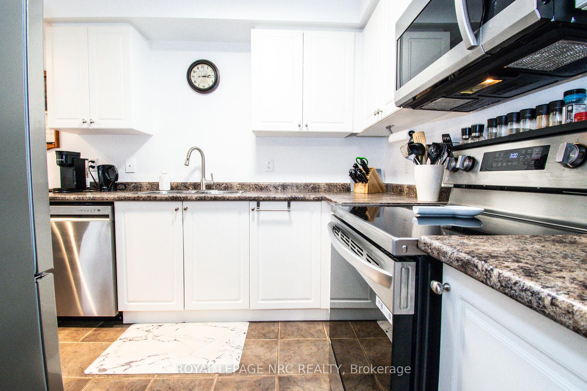 Photo 18 of 29 Colonel Lyall Street, St. Catharines, Secord Woods — HOMEH