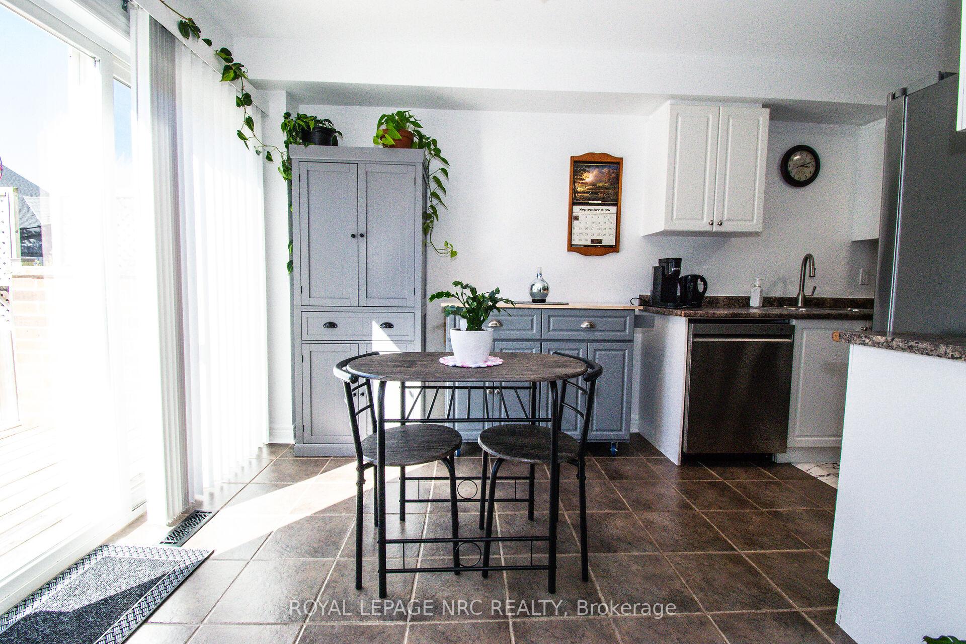 Photo 19 of 29 Colonel Lyall Street, St. Catharines, Secord Woods — HOMEH