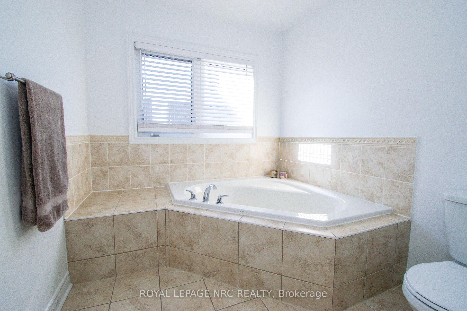 Photo 32 of 29 Colonel Lyall Street, St. Catharines, Secord Woods — HOMEH