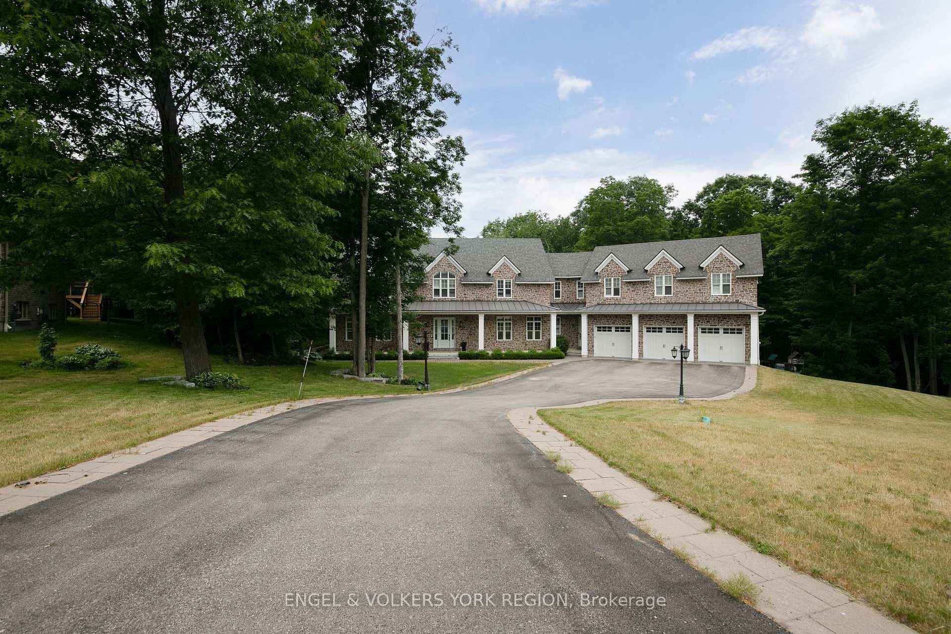 Front of 16 Heron Boulevard