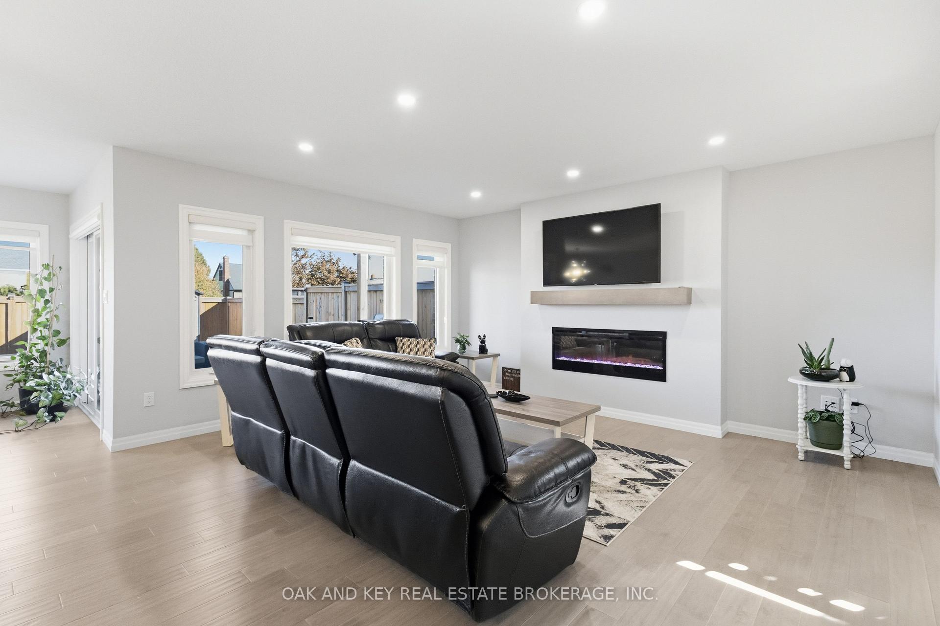 Photo 12 of 30 Harlequin Court, St. Thomas — HOMEH