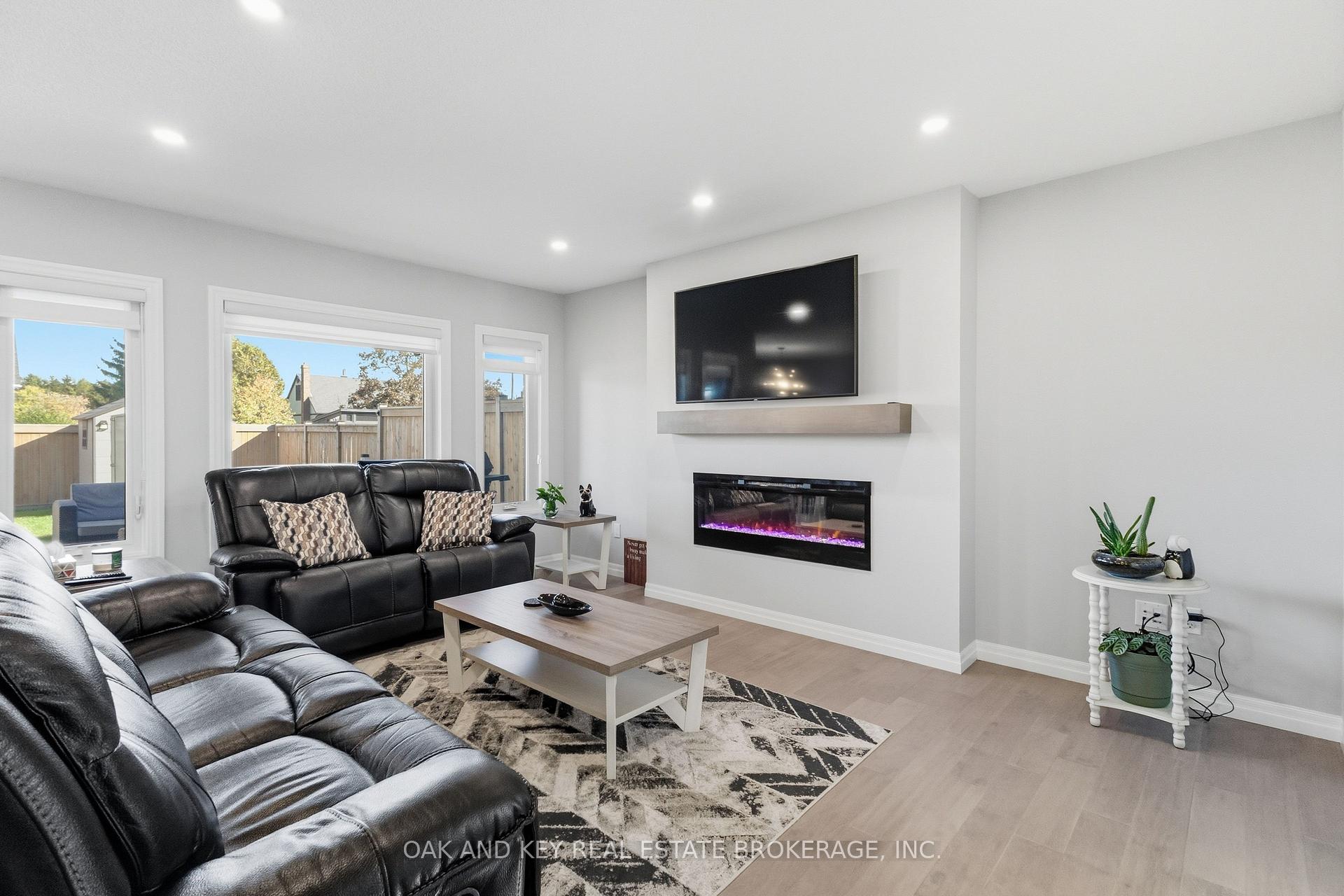 Photo 13 of 30 Harlequin Court, St. Thomas — HOMEH