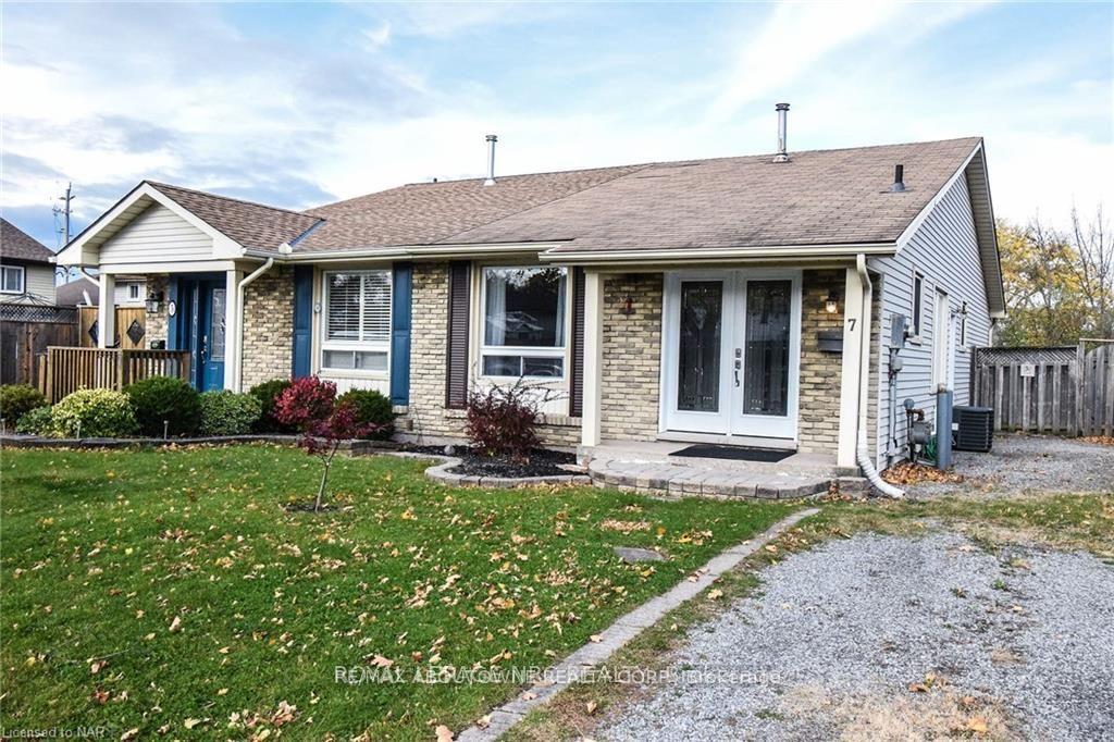 Photo 1 of 7 Dianne upper bedrm Drive, St. Catharines, Secord Woods — HOMEH