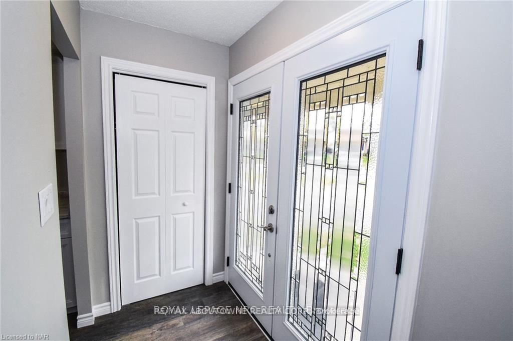Photo 5 of 7 Dianne upper bedrm Drive, St. Catharines, Secord Woods — HOMEH