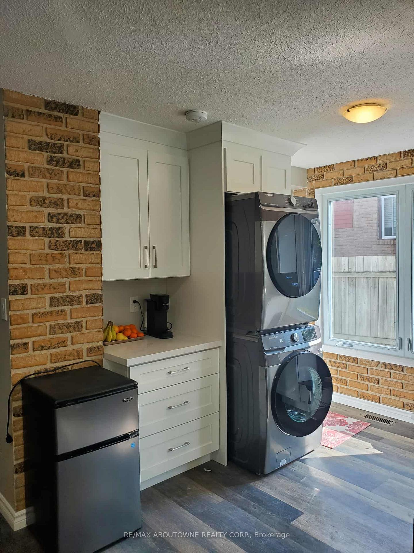 Photo 14 of 7 Dianne upper bedrm Drive, St. Catharines, Secord Woods — HOMEH
