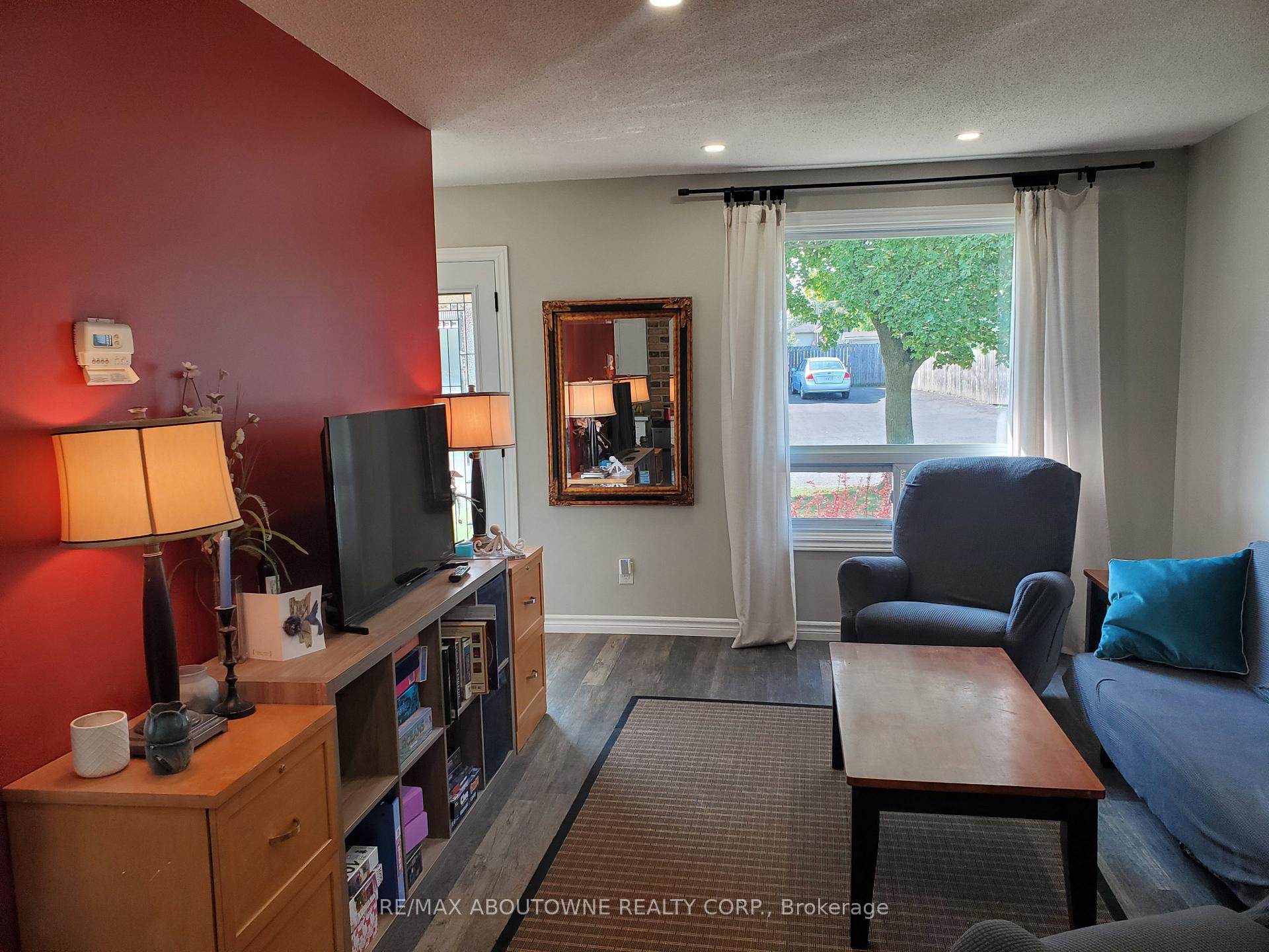 Photo 21 of 7 Dianne upper bedrm Drive, St. Catharines, Secord Woods — HOMEH