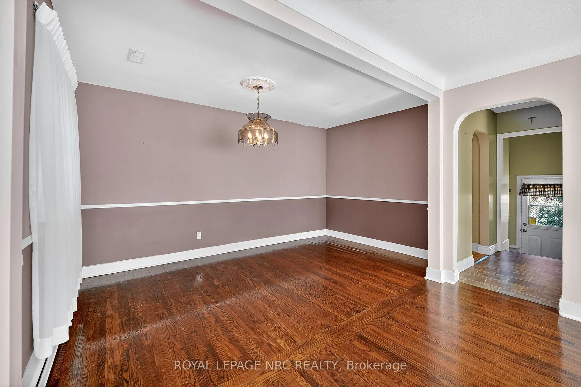 Photo 6 of 2 Mary Street, St. Catharines, Port Dalhousie — HOMEH