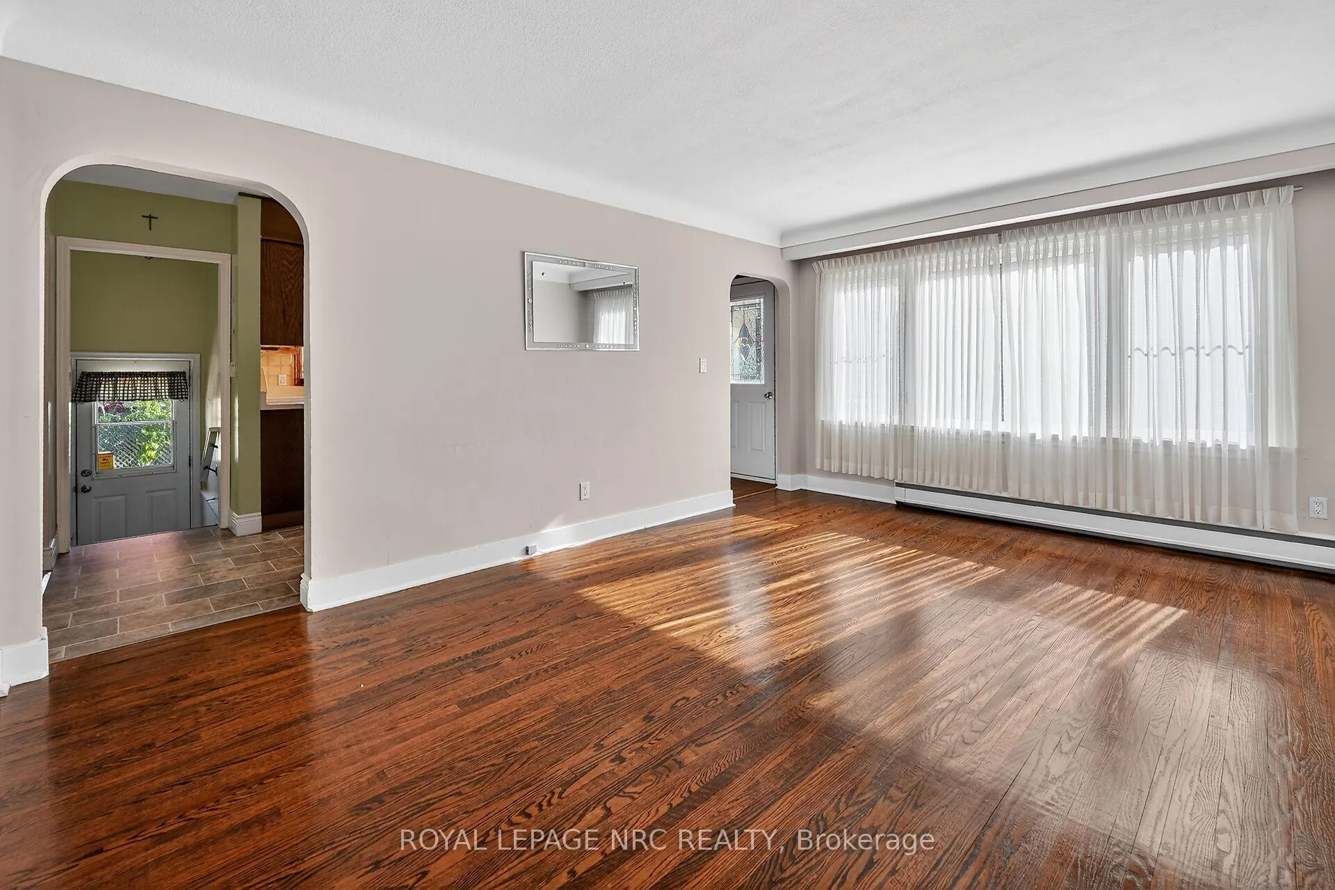 Photo 7 of 2 Mary Street, St. Catharines, Port Dalhousie — HOMEH