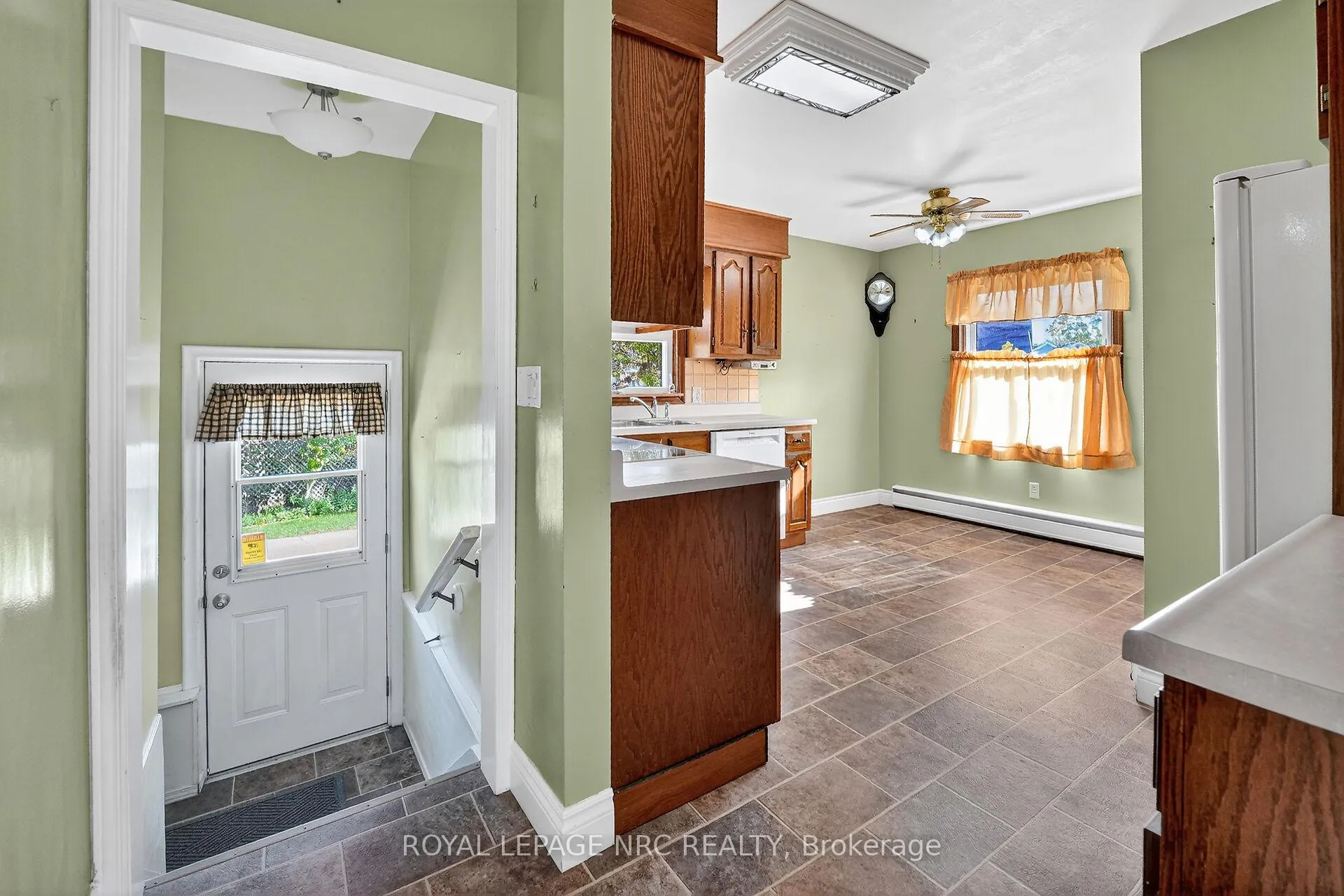 Photo 10 of 2 Mary Street, St. Catharines, Port Dalhousie — HOMEH
