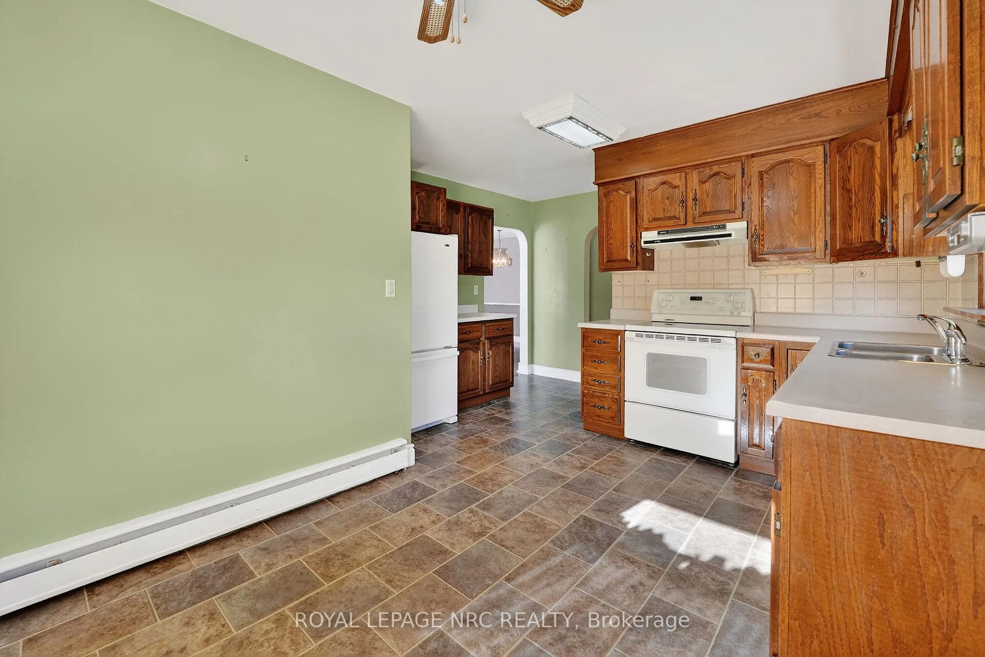 Photo 12 of 2 Mary Street, St. Catharines, Port Dalhousie — HOMEH