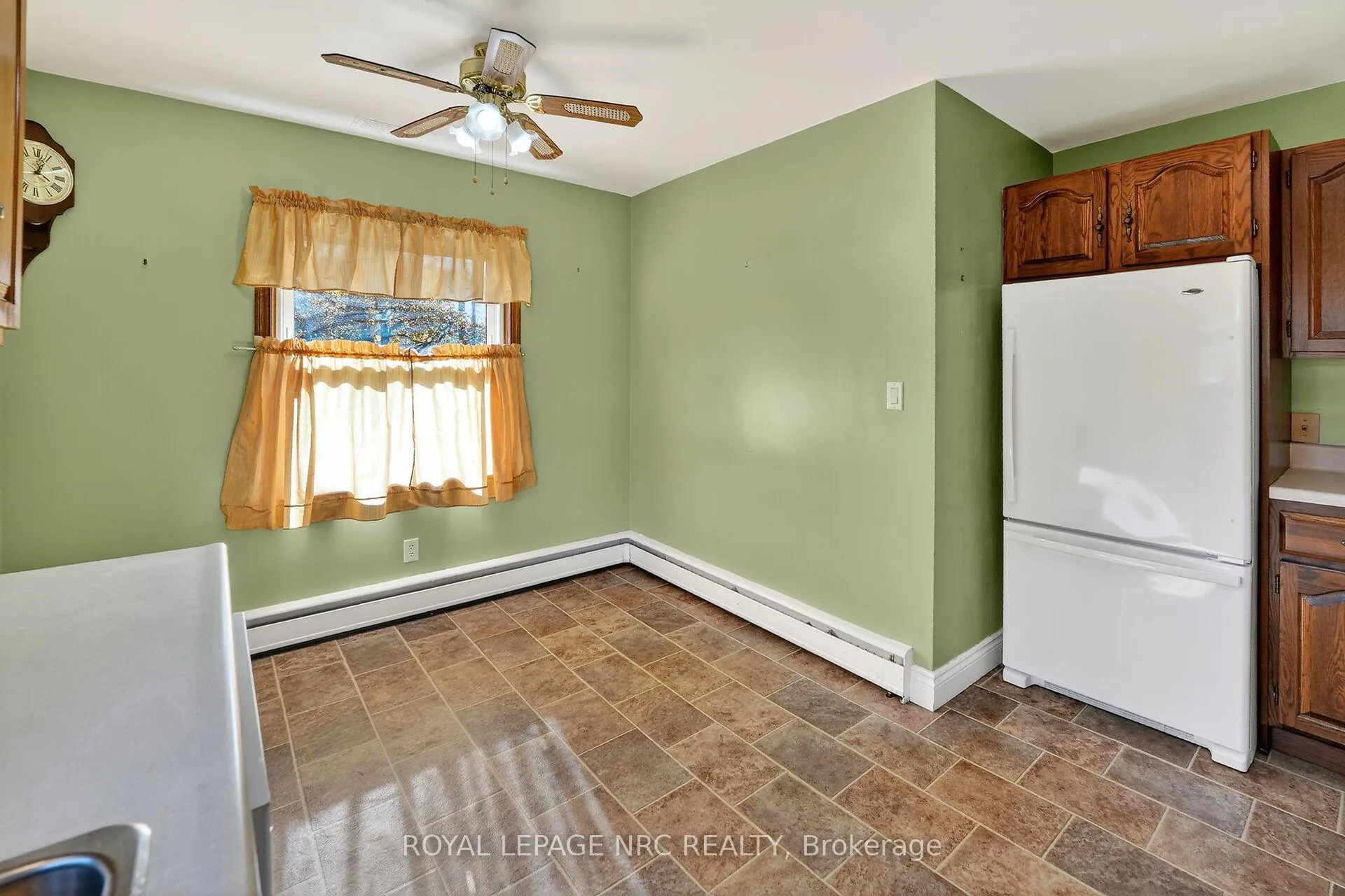 Photo 14 of 2 Mary Street, St. Catharines, Port Dalhousie — HOMEH