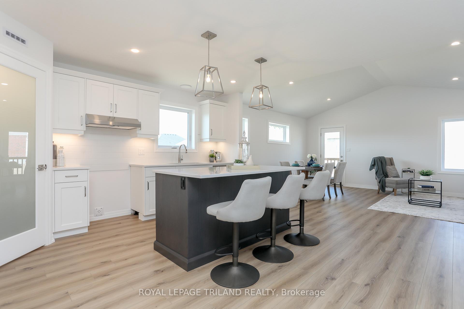 Photo 7 of 168 Renaissance Drive, St. Thomas — HOMEH