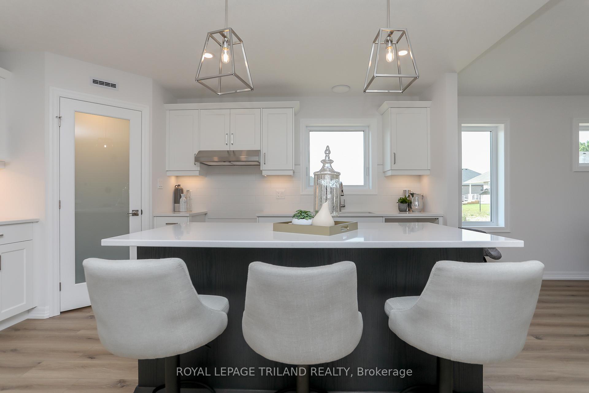 Photo 8 of 168 Renaissance Drive, St. Thomas — HOMEH