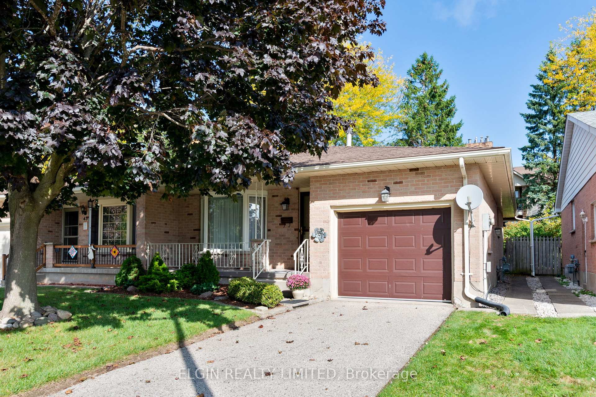Photo 1 of 45 Bonnie Place, St. Thomas — HOMEH