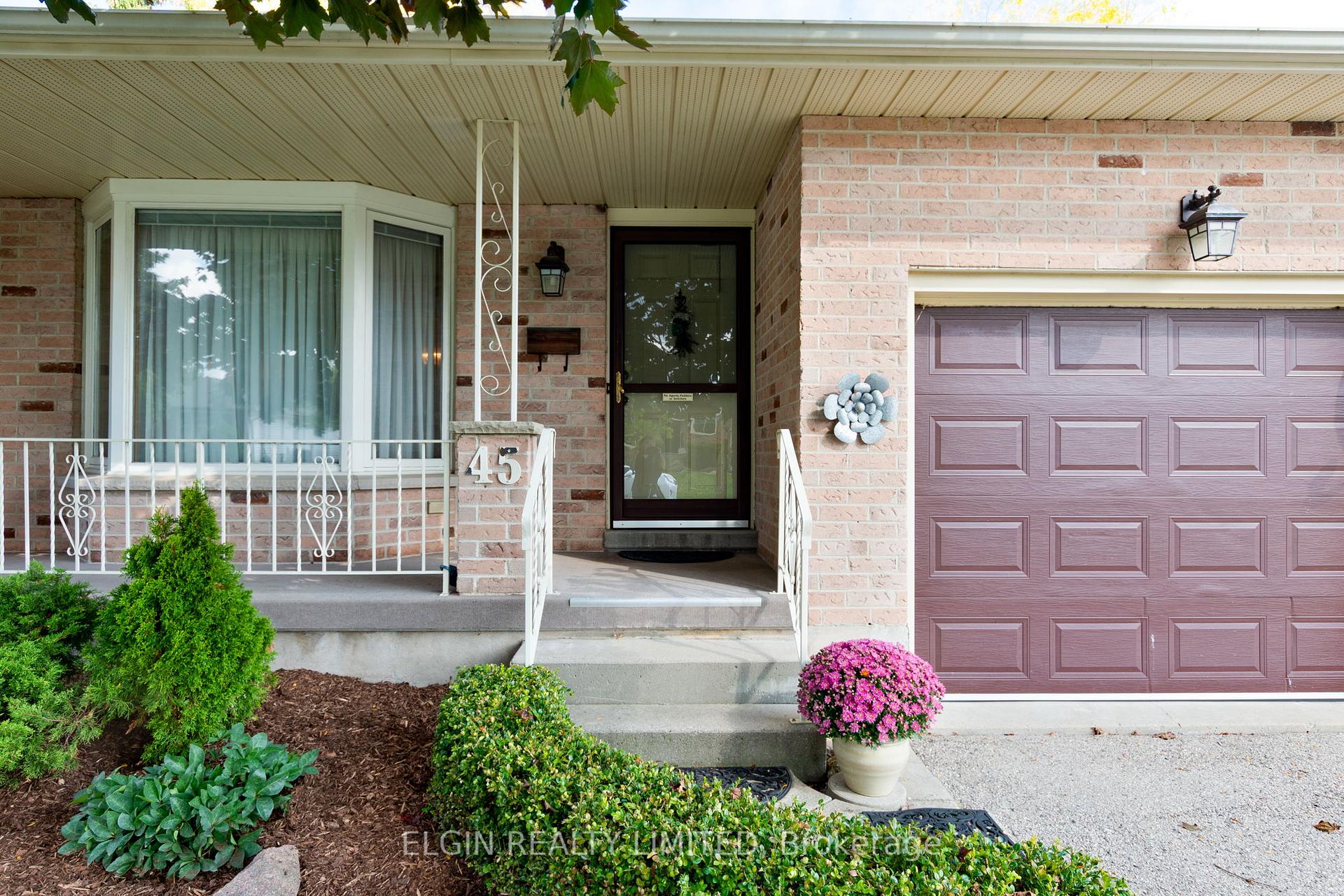 Photo 4 of 45 Bonnie Place, St. Thomas — HOMEH