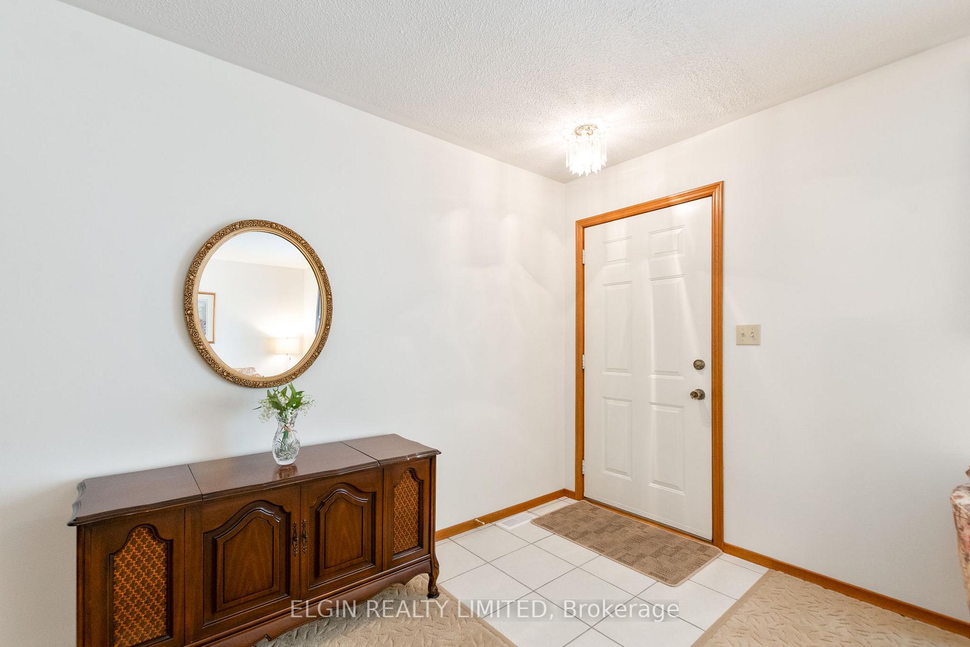 Photo 5 of 45 Bonnie Place, St. Thomas — HOMEH