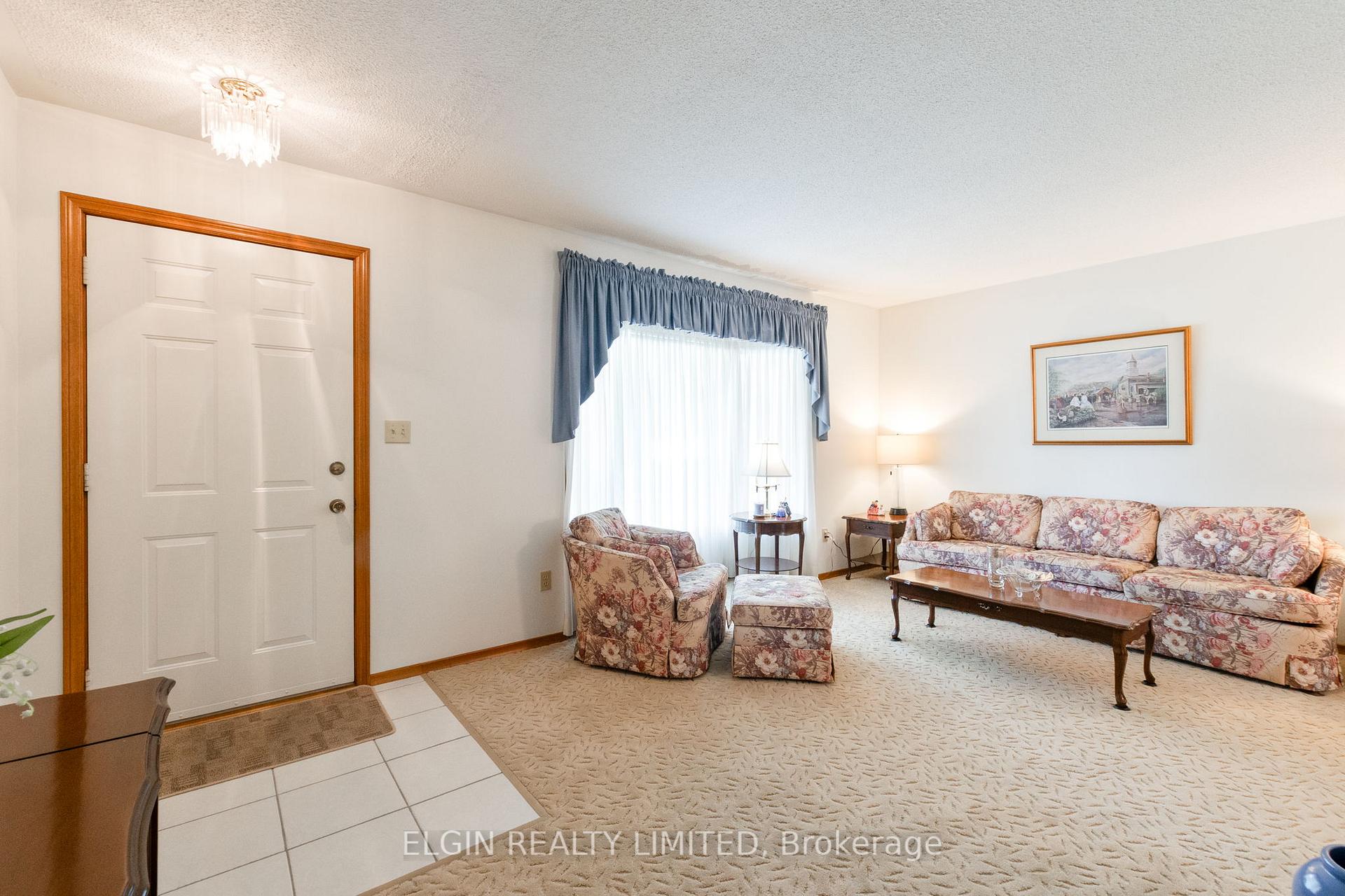 Photo 6 of 45 Bonnie Place, St. Thomas — HOMEH