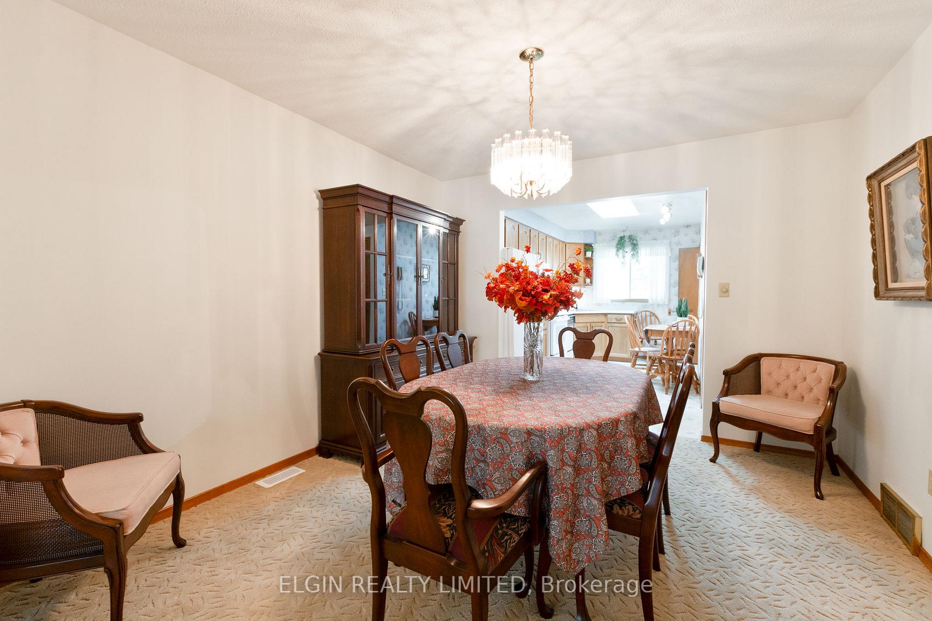 Photo 8 of 45 Bonnie Place, St. Thomas — HOMEH