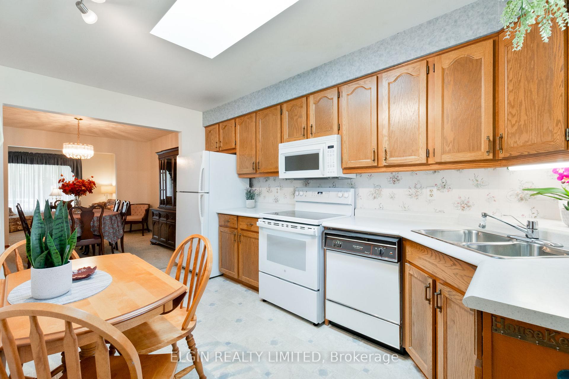 Photo 13 of 45 Bonnie Place, St. Thomas — HOMEH