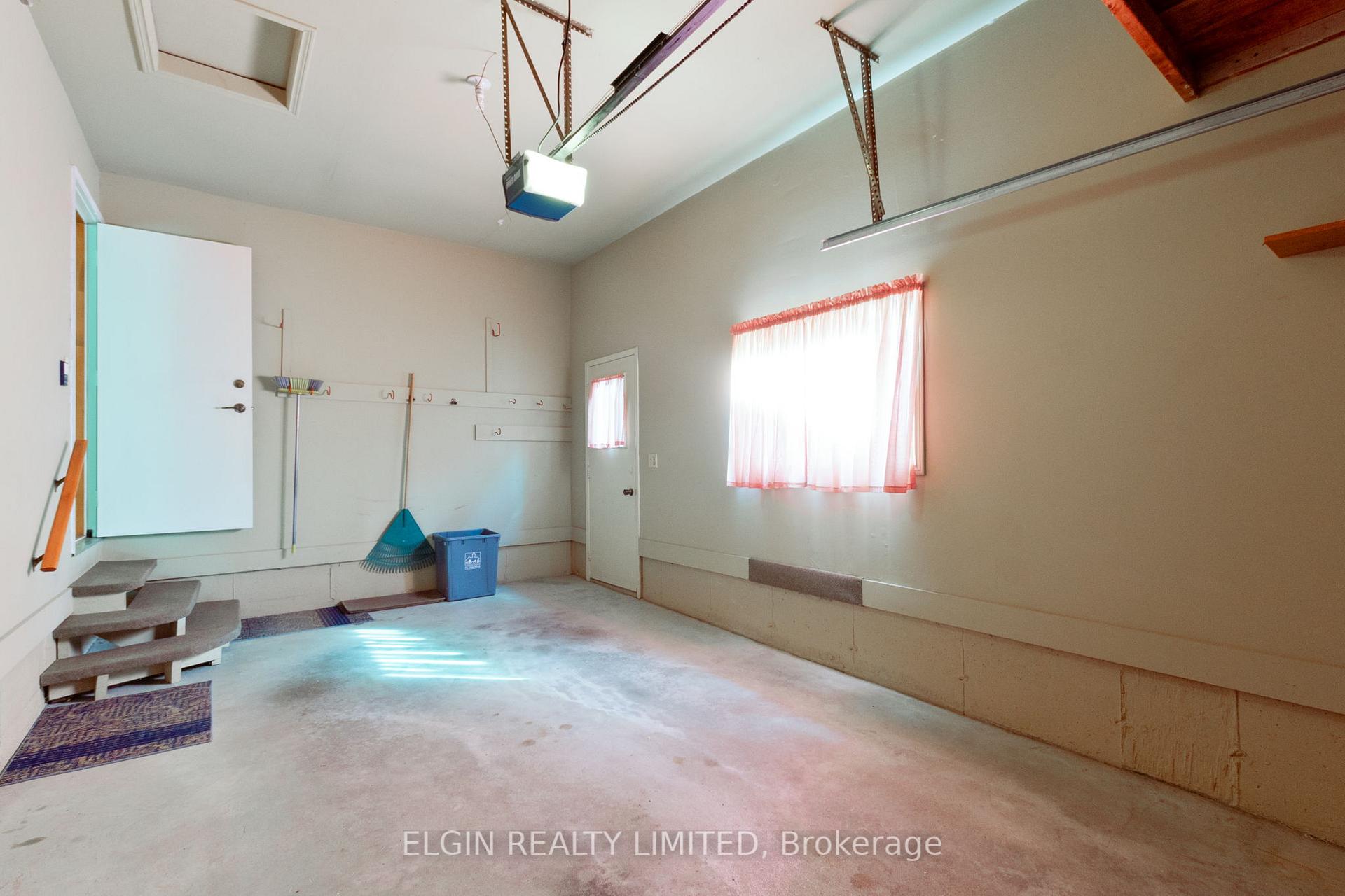 Photo 14 of 45 Bonnie Place, St. Thomas — HOMEH