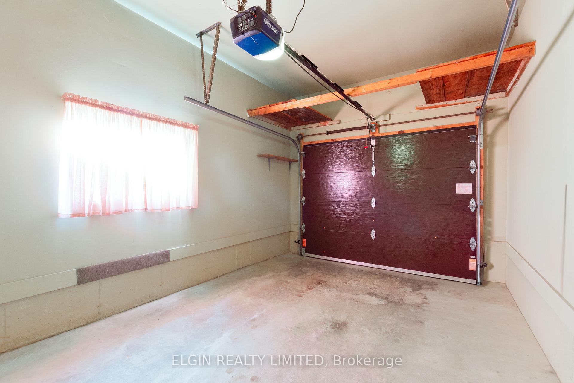 Photo 15 of 45 Bonnie Place, St. Thomas — HOMEH