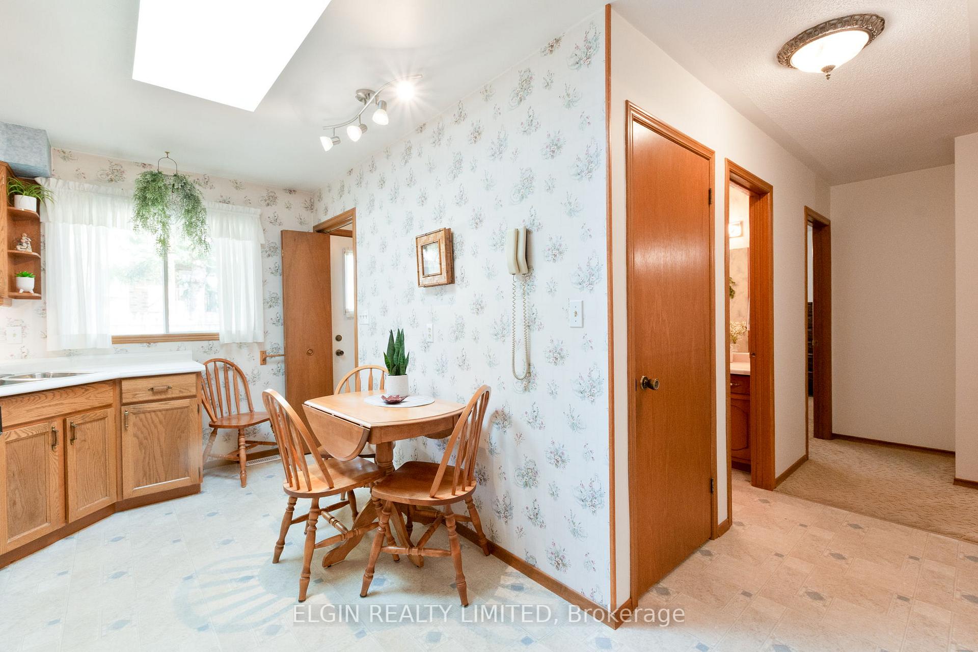 Photo 17 of 45 Bonnie Place, St. Thomas — HOMEH