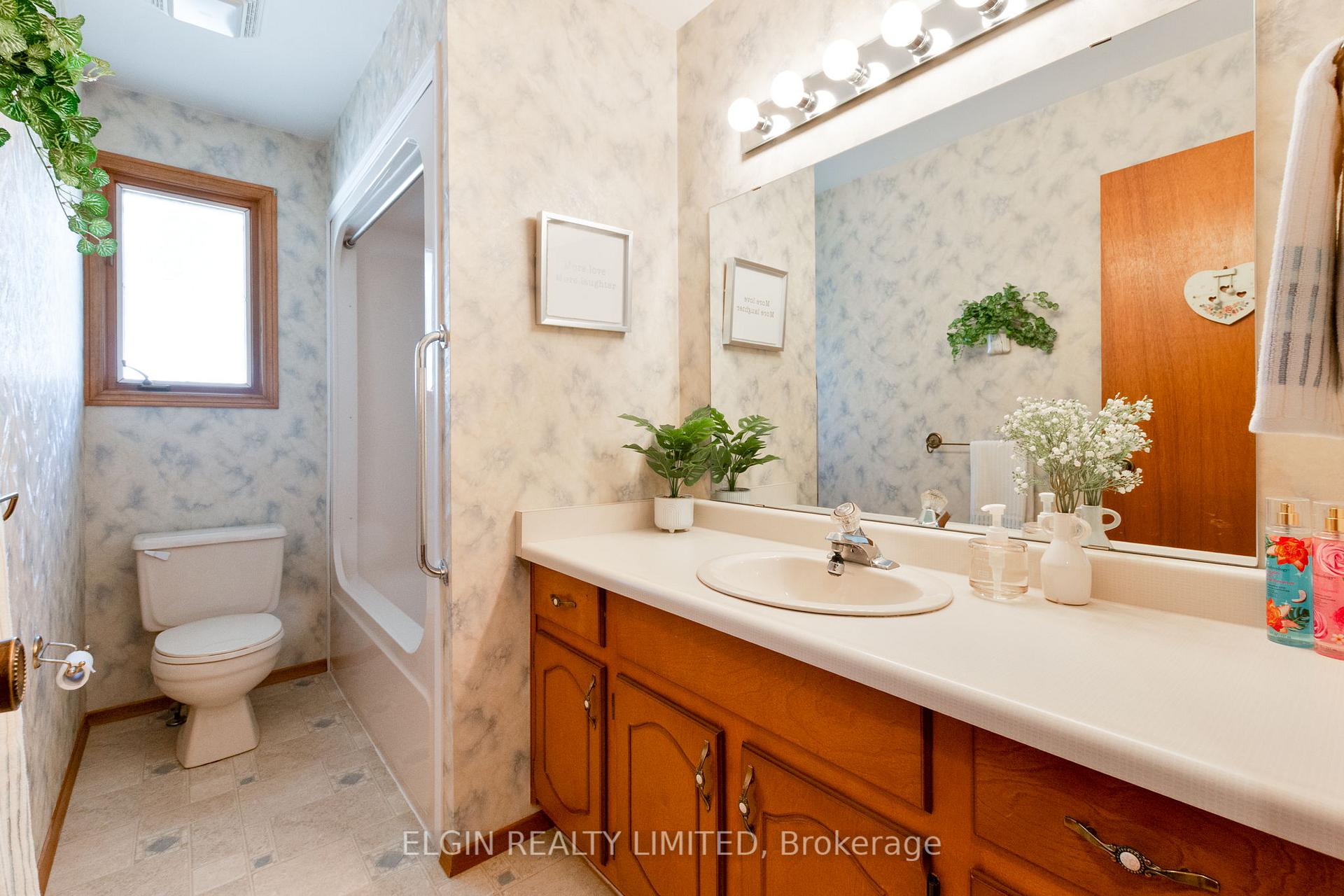 Photo 20 of 45 Bonnie Place, St. Thomas — HOMEH