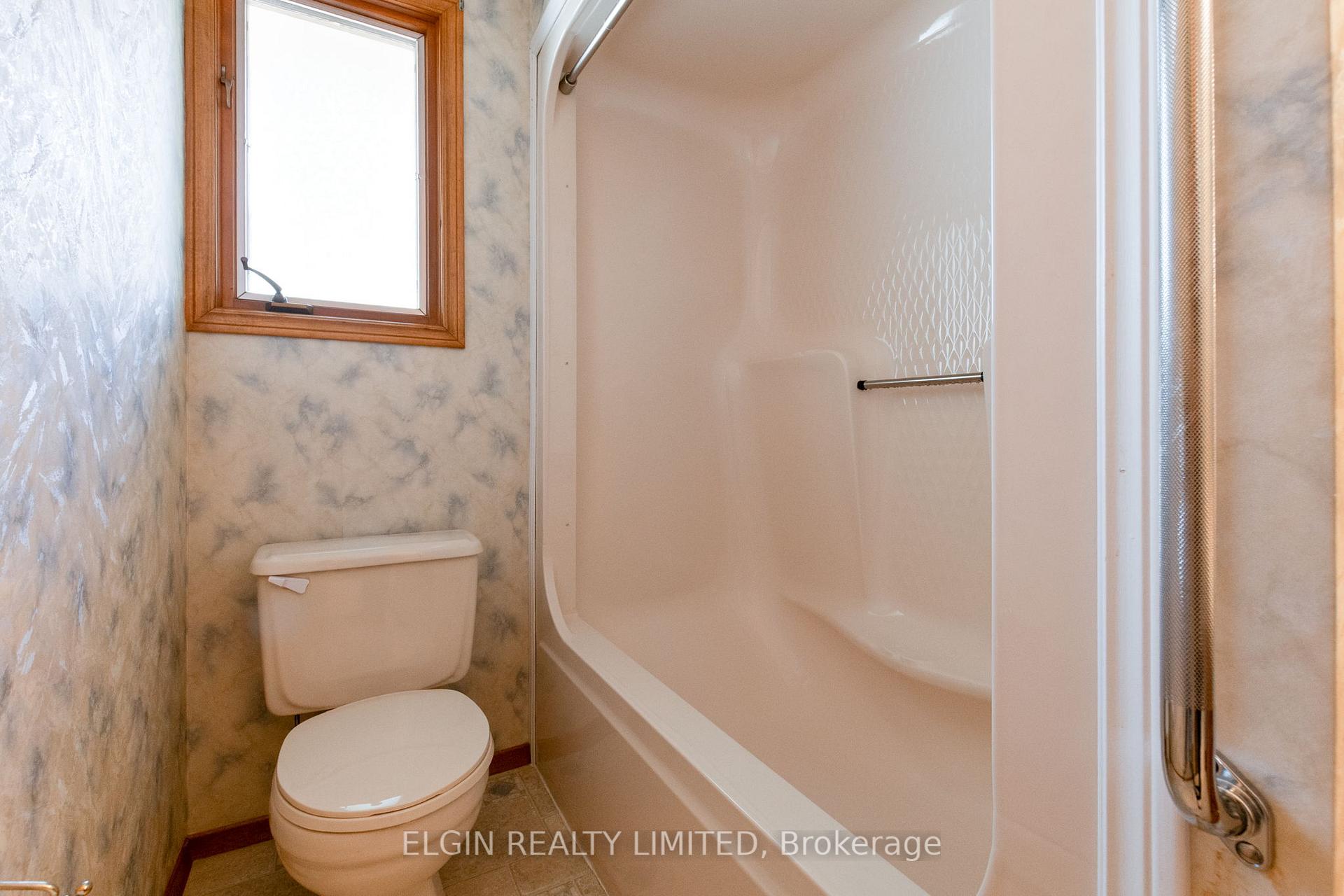 Photo 21 of 45 Bonnie Place, St. Thomas — HOMEH