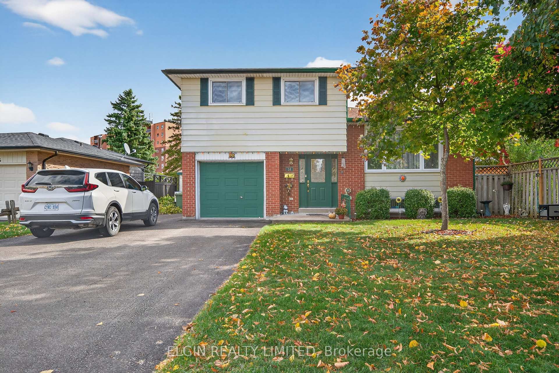 Photo 2 of 14 Stirling Crescent, St. Thomas — HOMEH