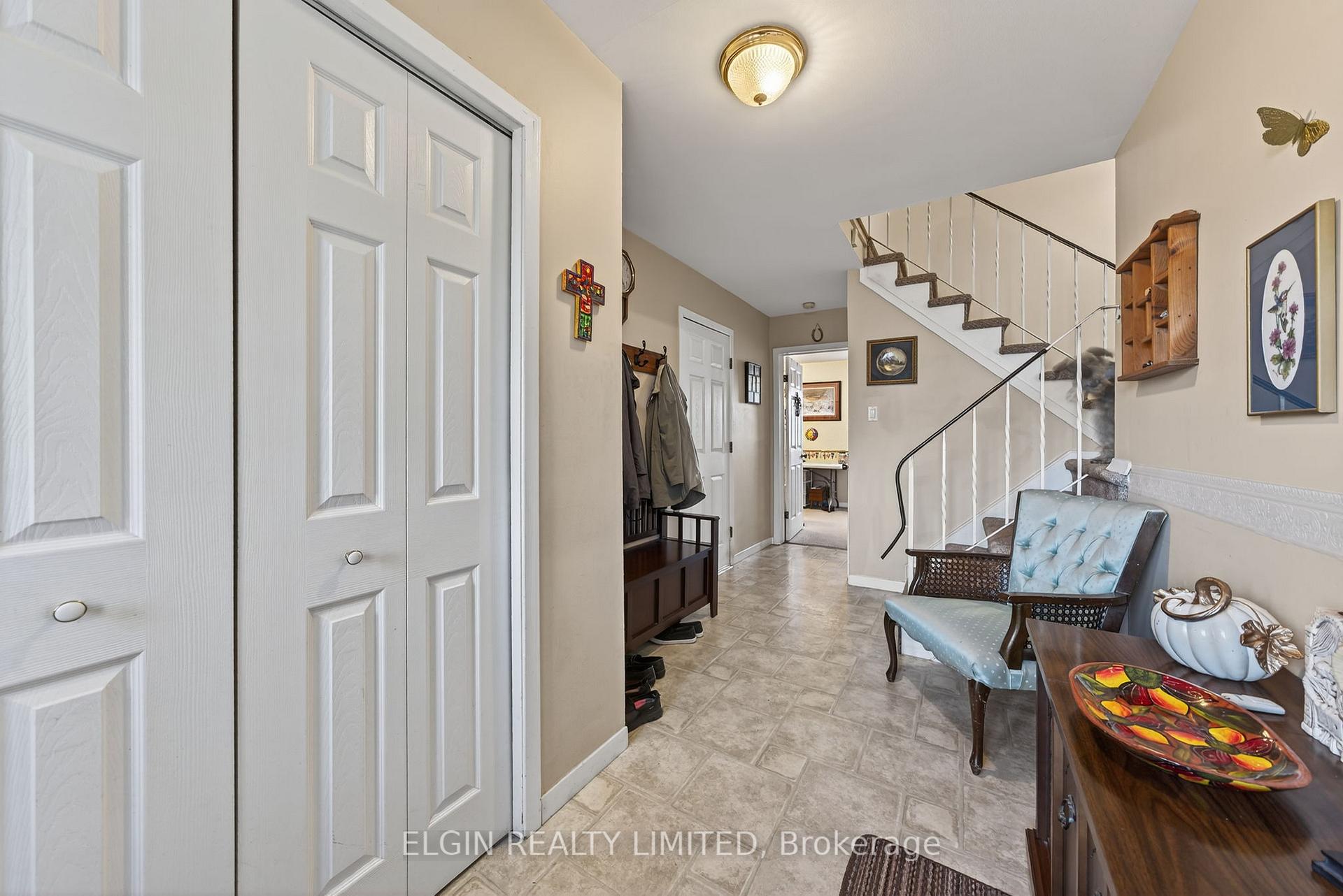 Photo 5 of 14 Stirling Crescent, St. Thomas — HOMEH