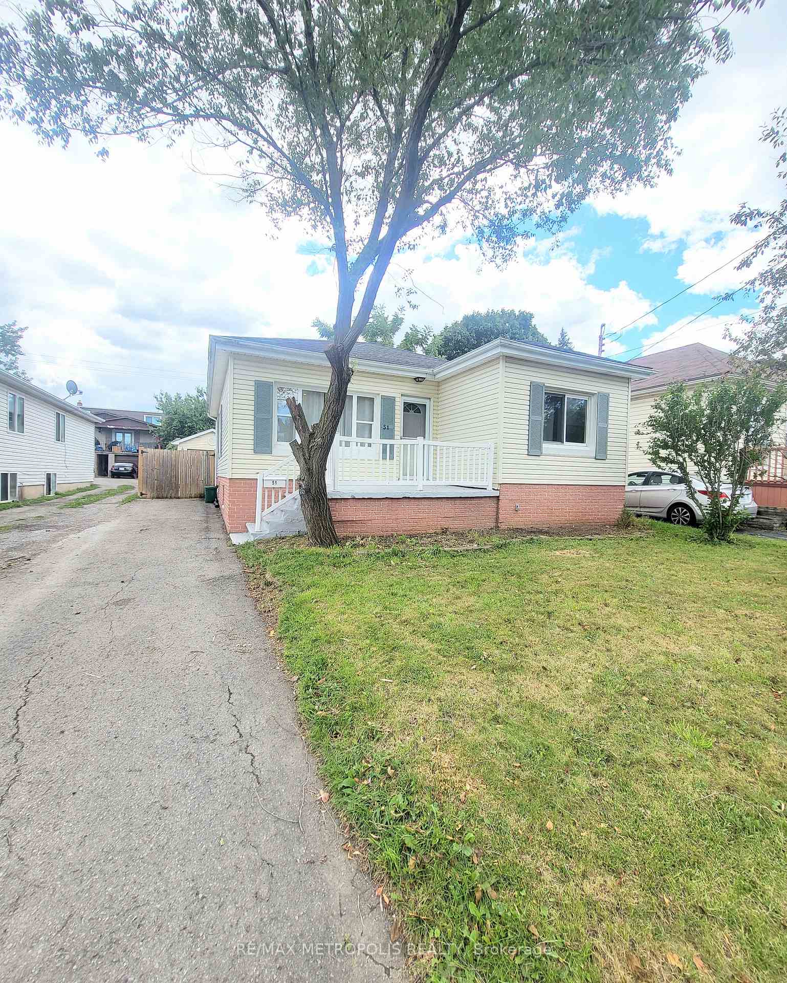 Photo 2 of 51 Michael Avenue, St. Catharines, Burleigh Hill — HOMEH
