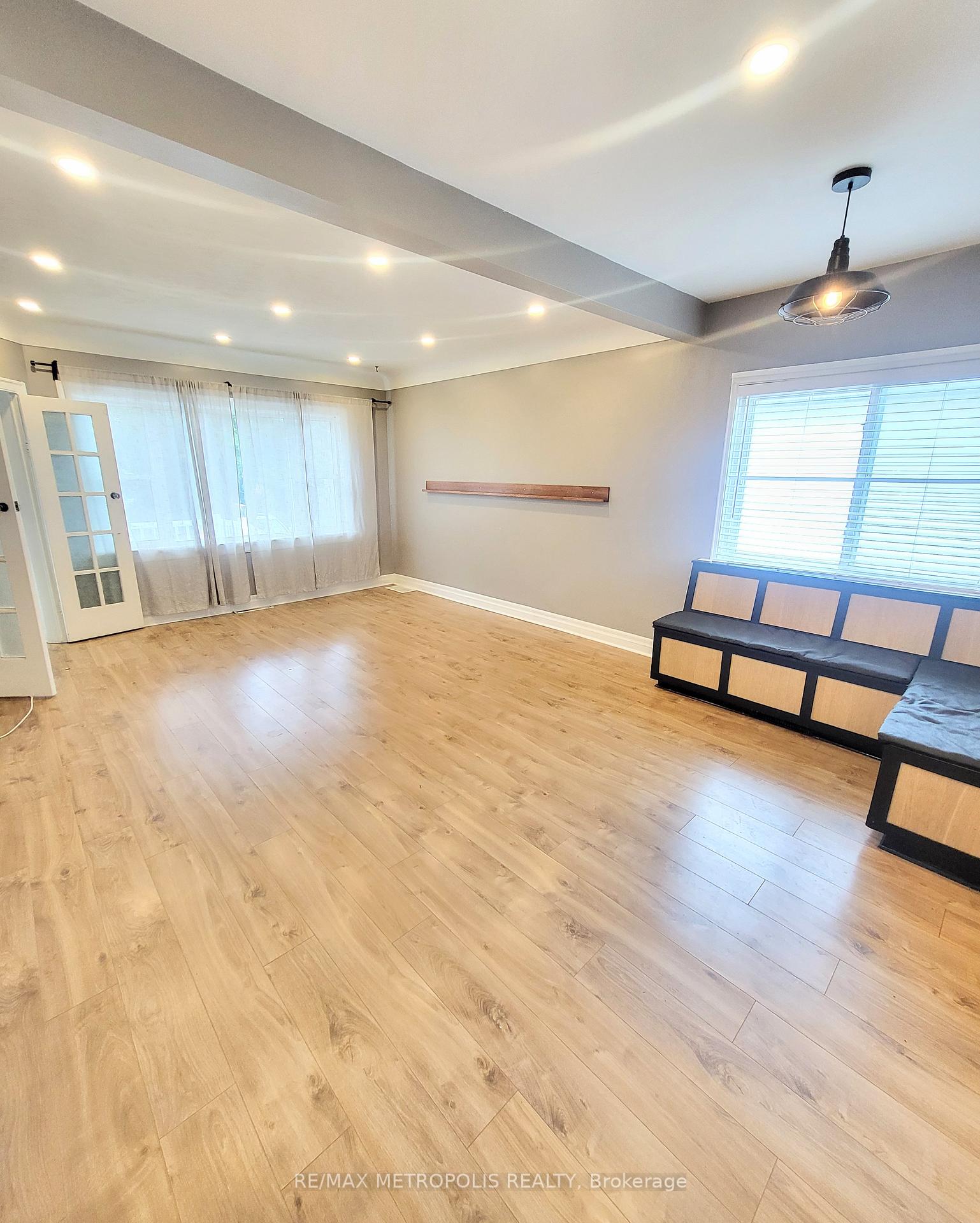 Photo 7 of 51 Michael Avenue, St. Catharines, Burleigh Hill — HOMEH