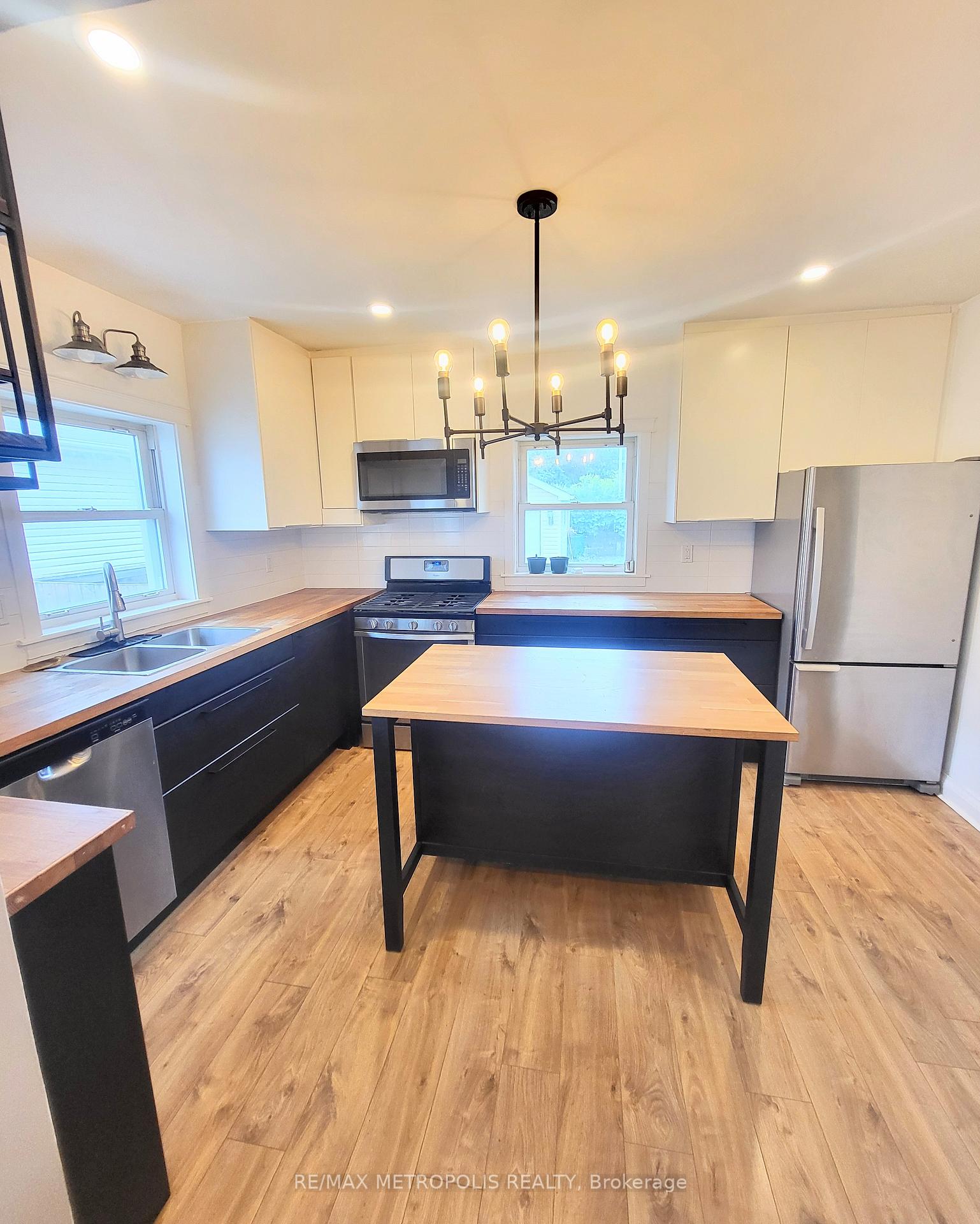 Photo 9 of 51 Michael Avenue, St. Catharines, Burleigh Hill — HOMEH